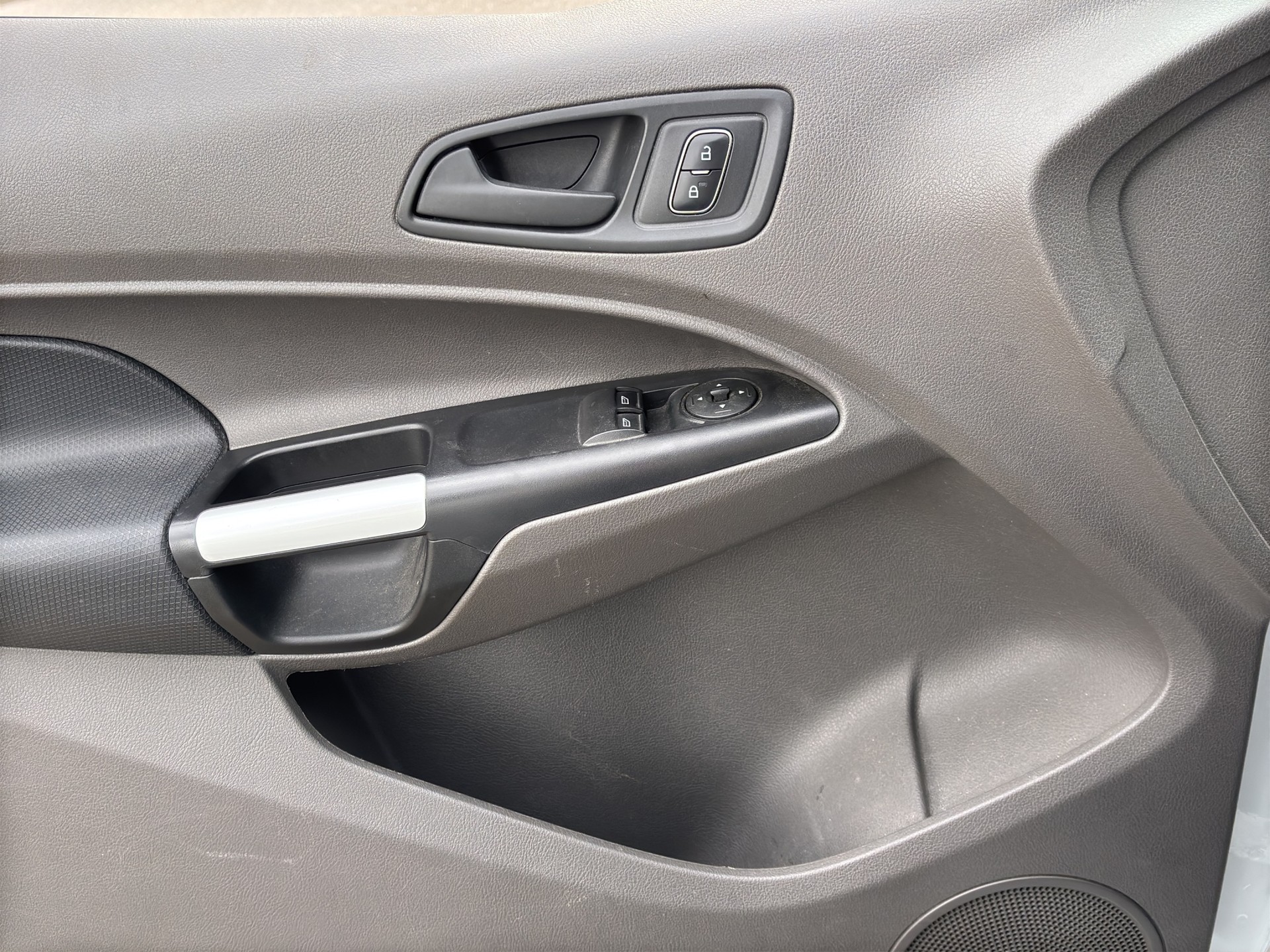 FORD Tourneo Connect 1.5 EcoBlue Trend-image-18