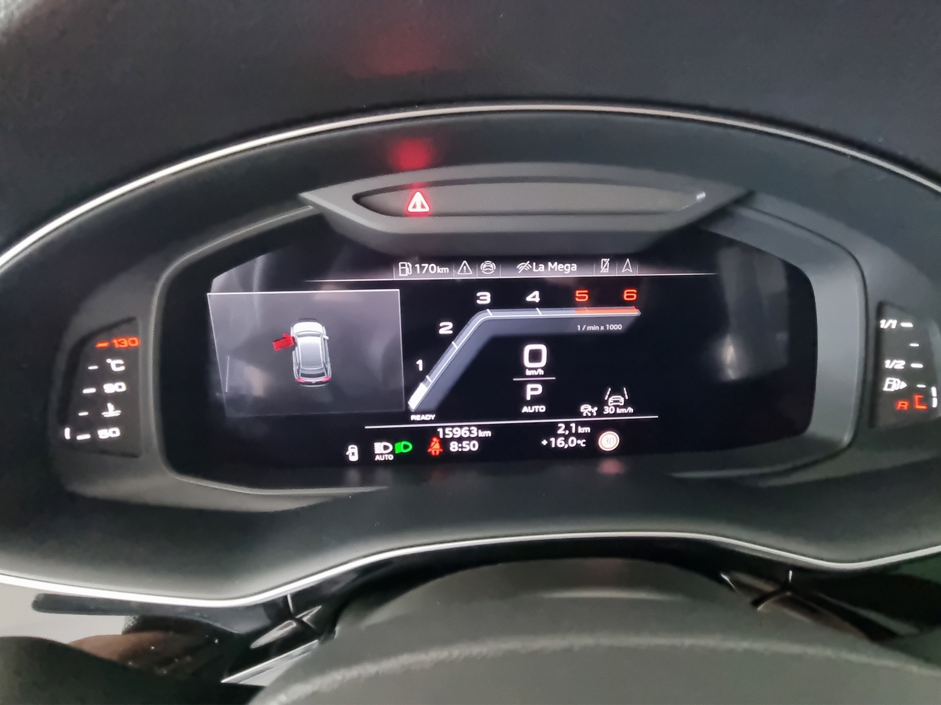 AUDI Q8 3.0 50 TDI quattro S-Tronic Black Line-image-10