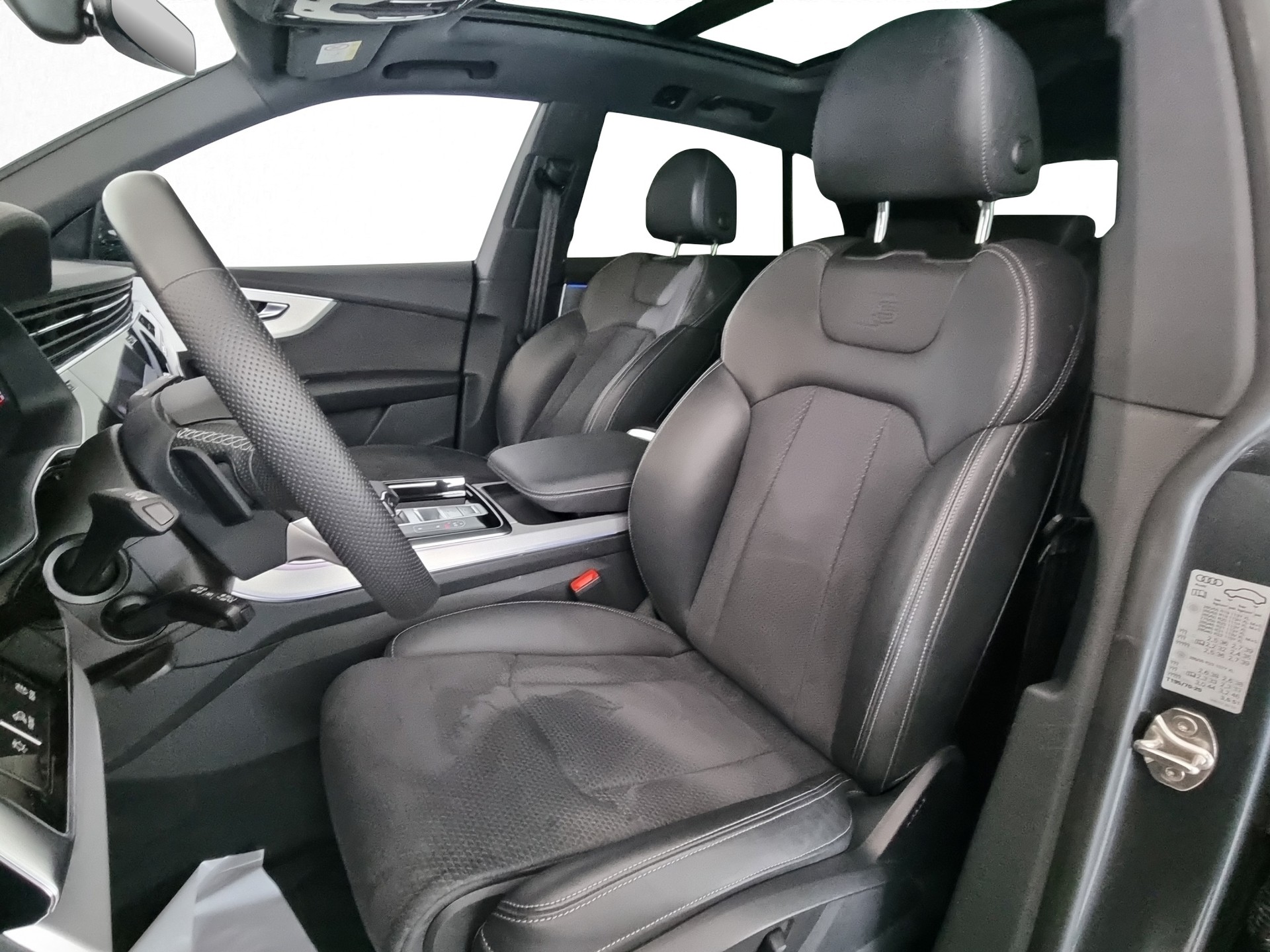 AUDI Q8 3.0 50 TDI quattro S-Tronic Black Line-image-5