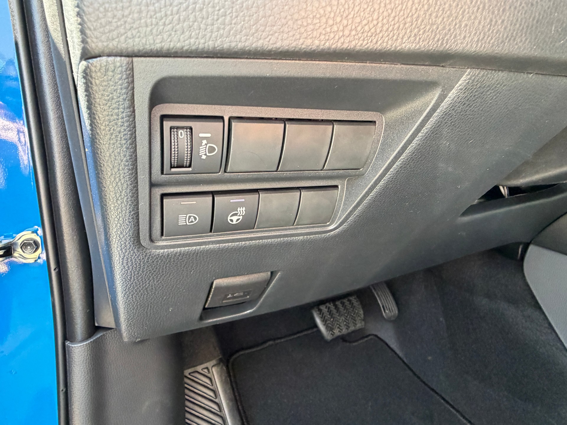 TOYOTA Yaris 1.5 Premium e-CVT-image-10