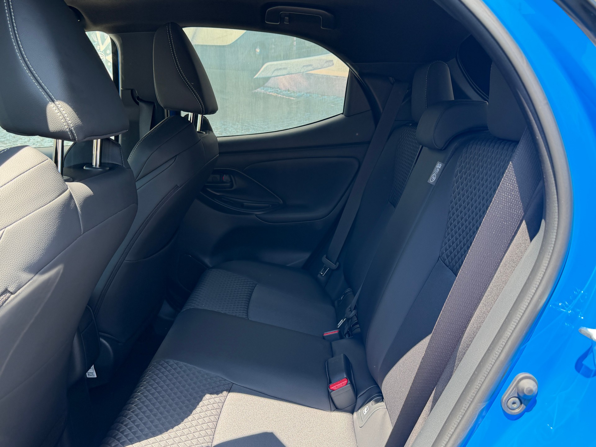 TOYOTA Yaris 1.5 Premium e-CVT-image-7