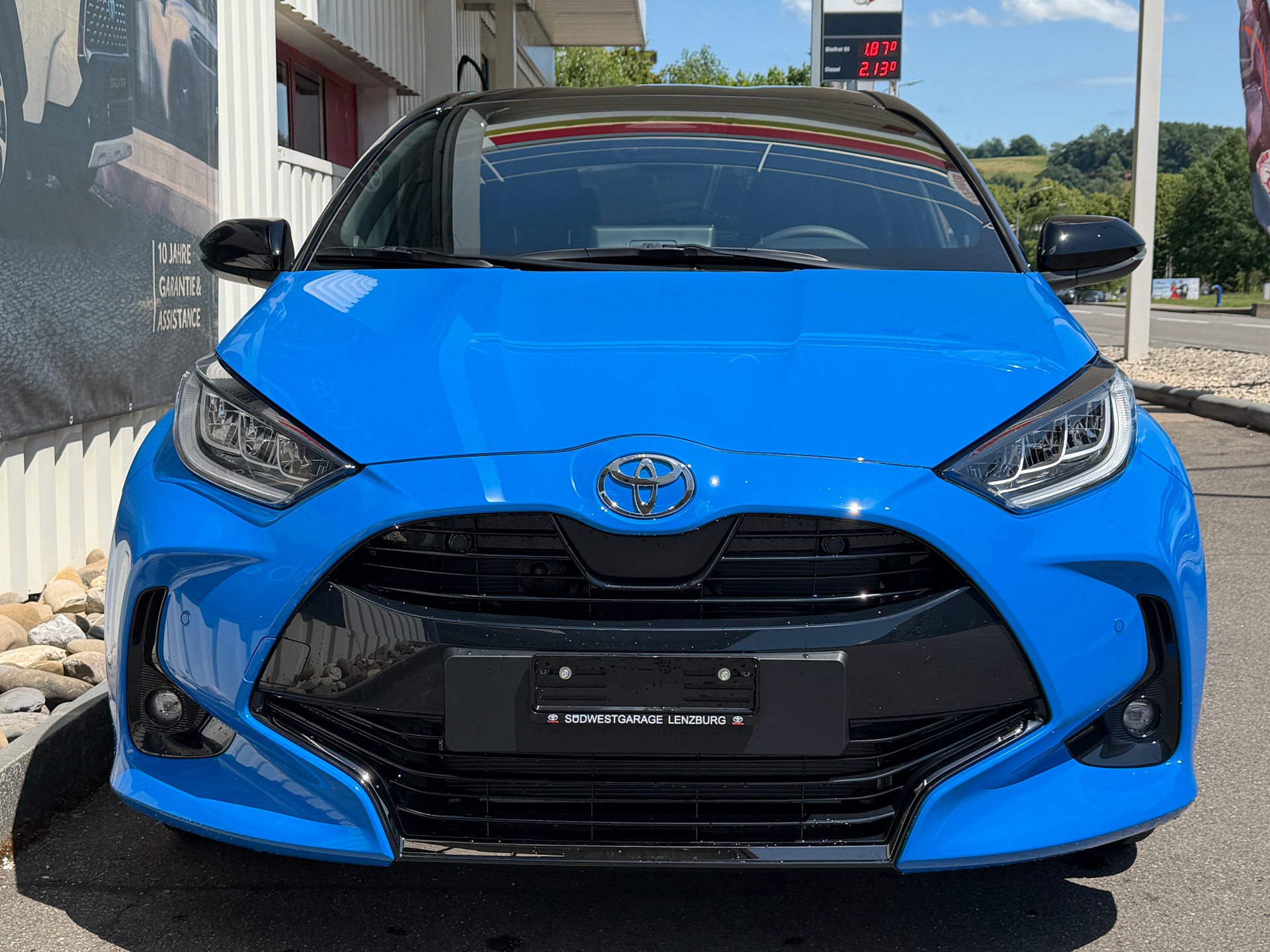 TOYOTA Yaris 1.5 Premium e-CVT-image-3