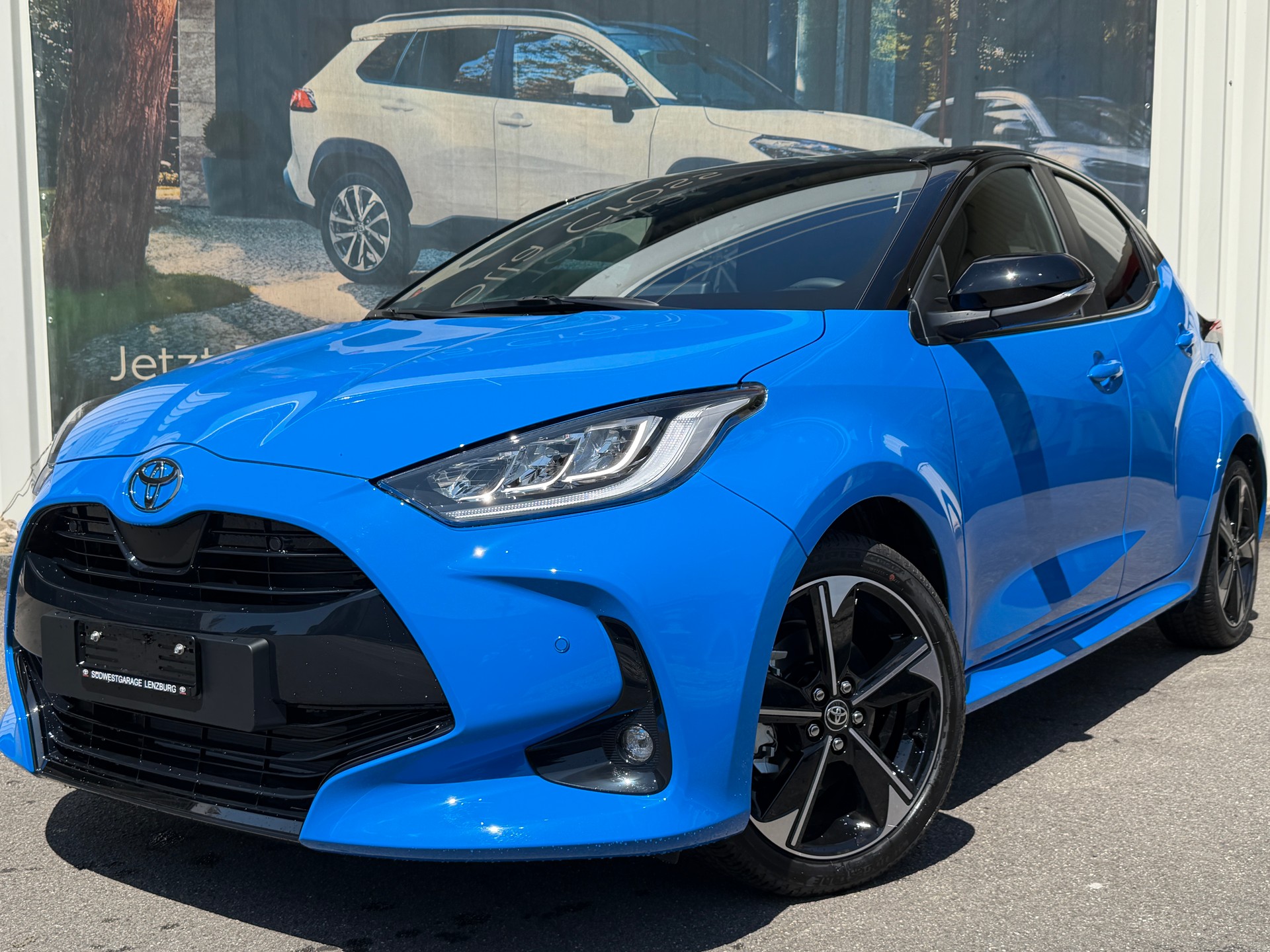 TOYOTA Yaris 1.5 Premium e-CVT-image-0