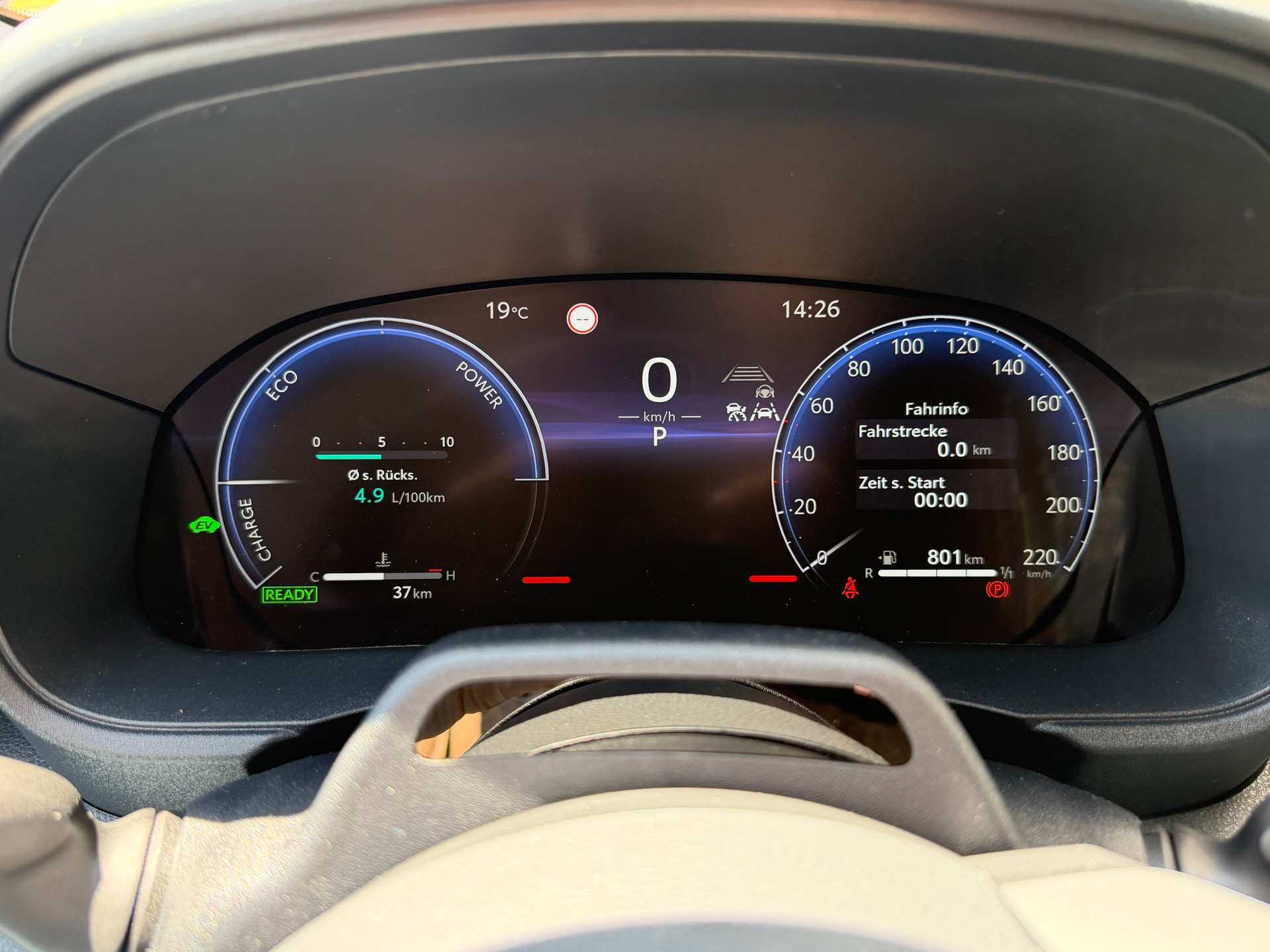 TOYOTA Yaris 1.5 Premium e-CVT-image-12