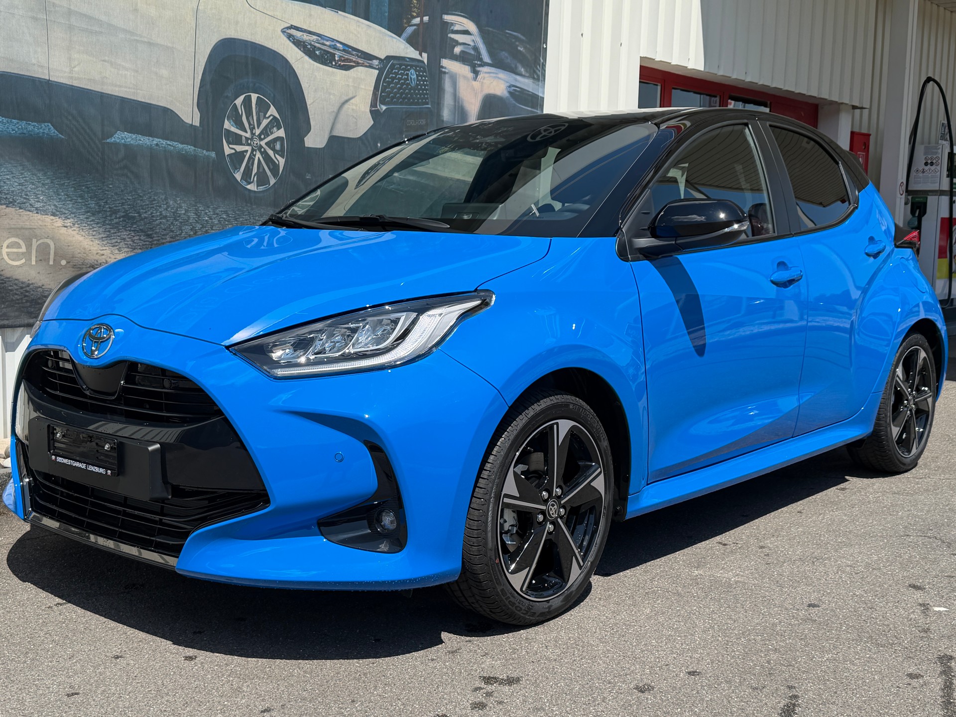 TOYOTA Yaris 1.5 Premium e-CVT-image-2