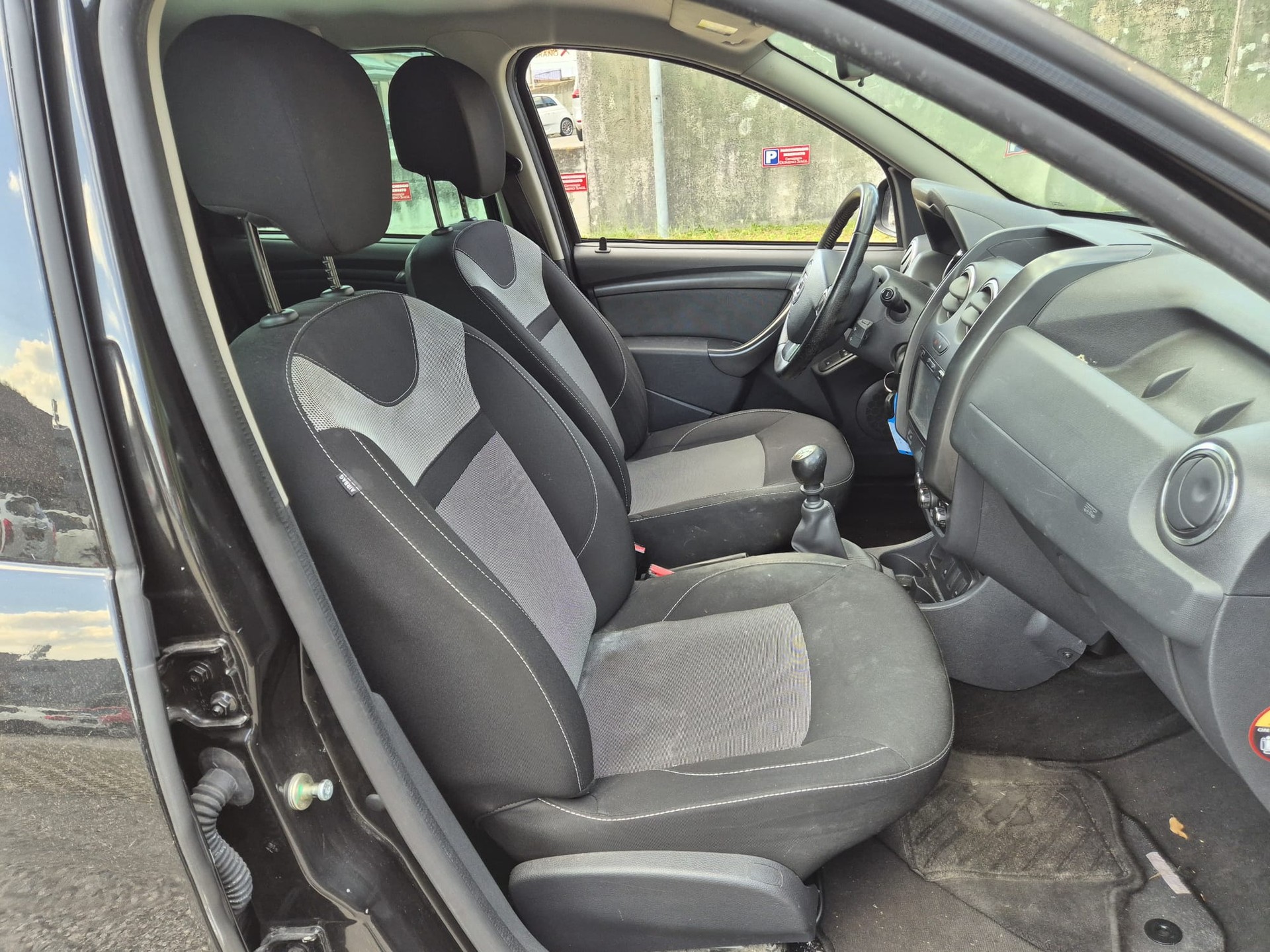 DACIA Duster 1.2 T Privilège 4x2-image-11