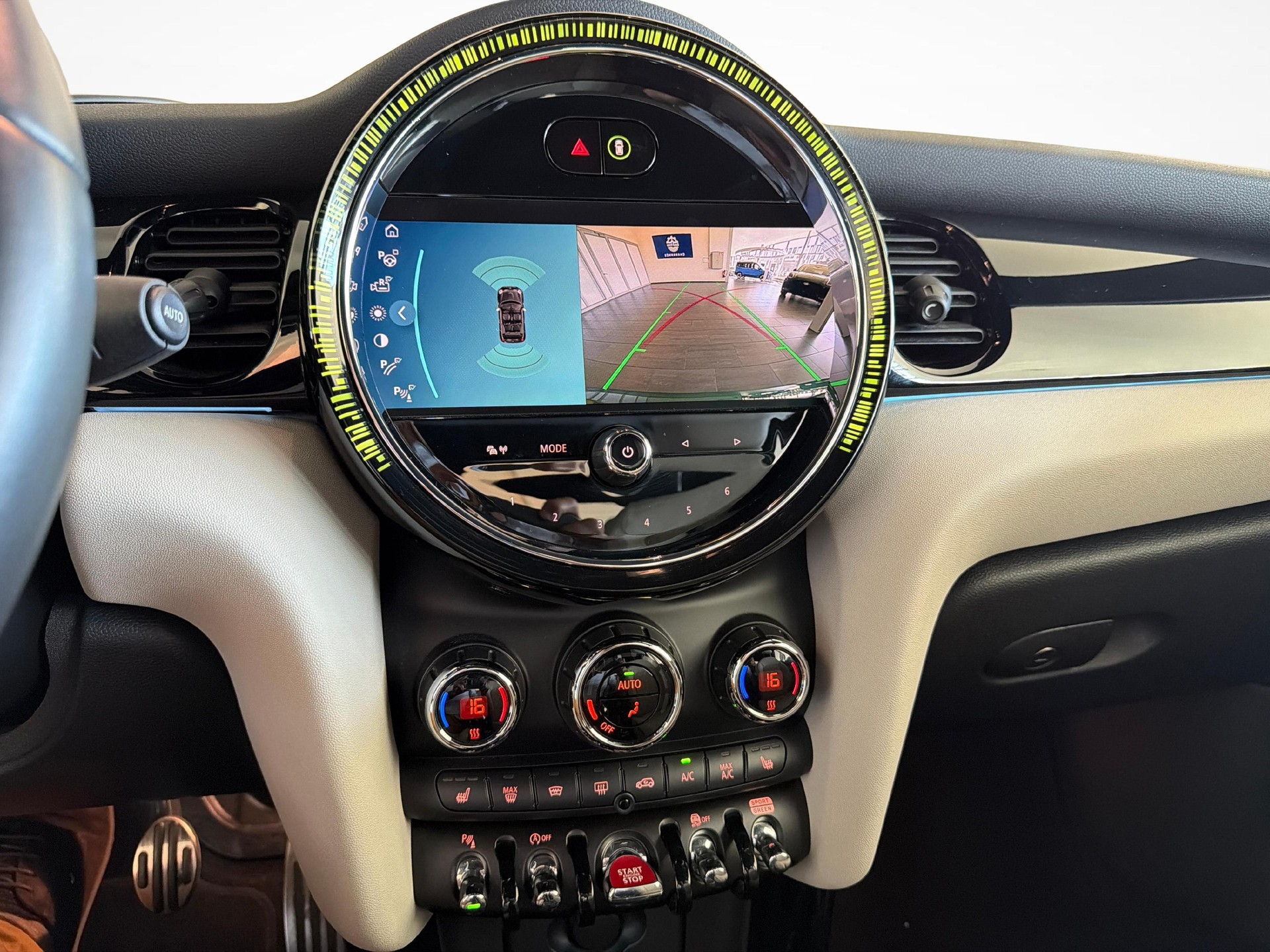 MINI Cabrio F57 2.0i John Cooper Works-image-15