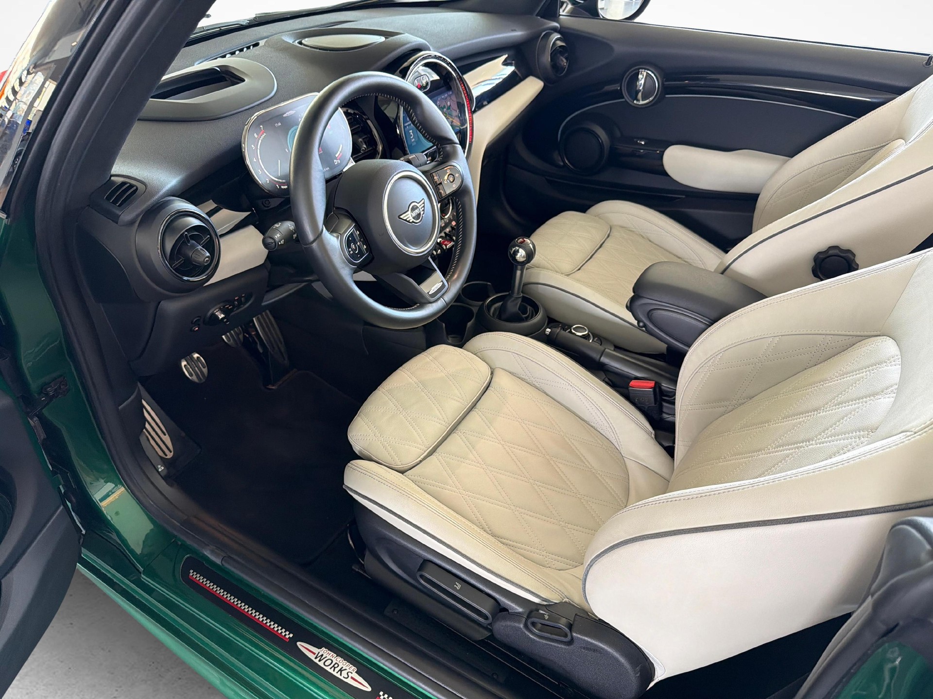 MINI Cabrio F57 2.0i John Cooper Works-image-10