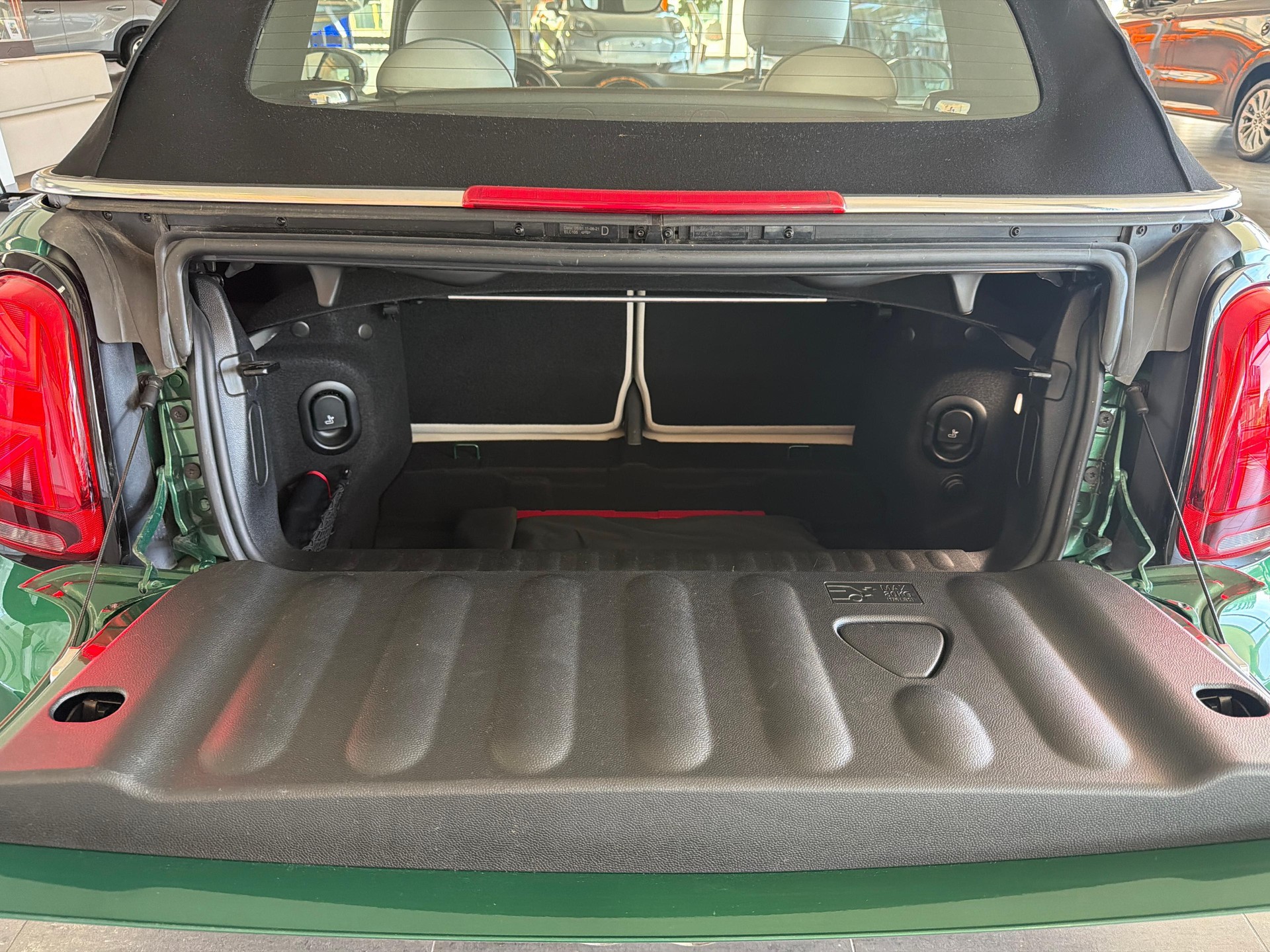 MINI Cabrio F57 2.0i John Cooper Works-image-18