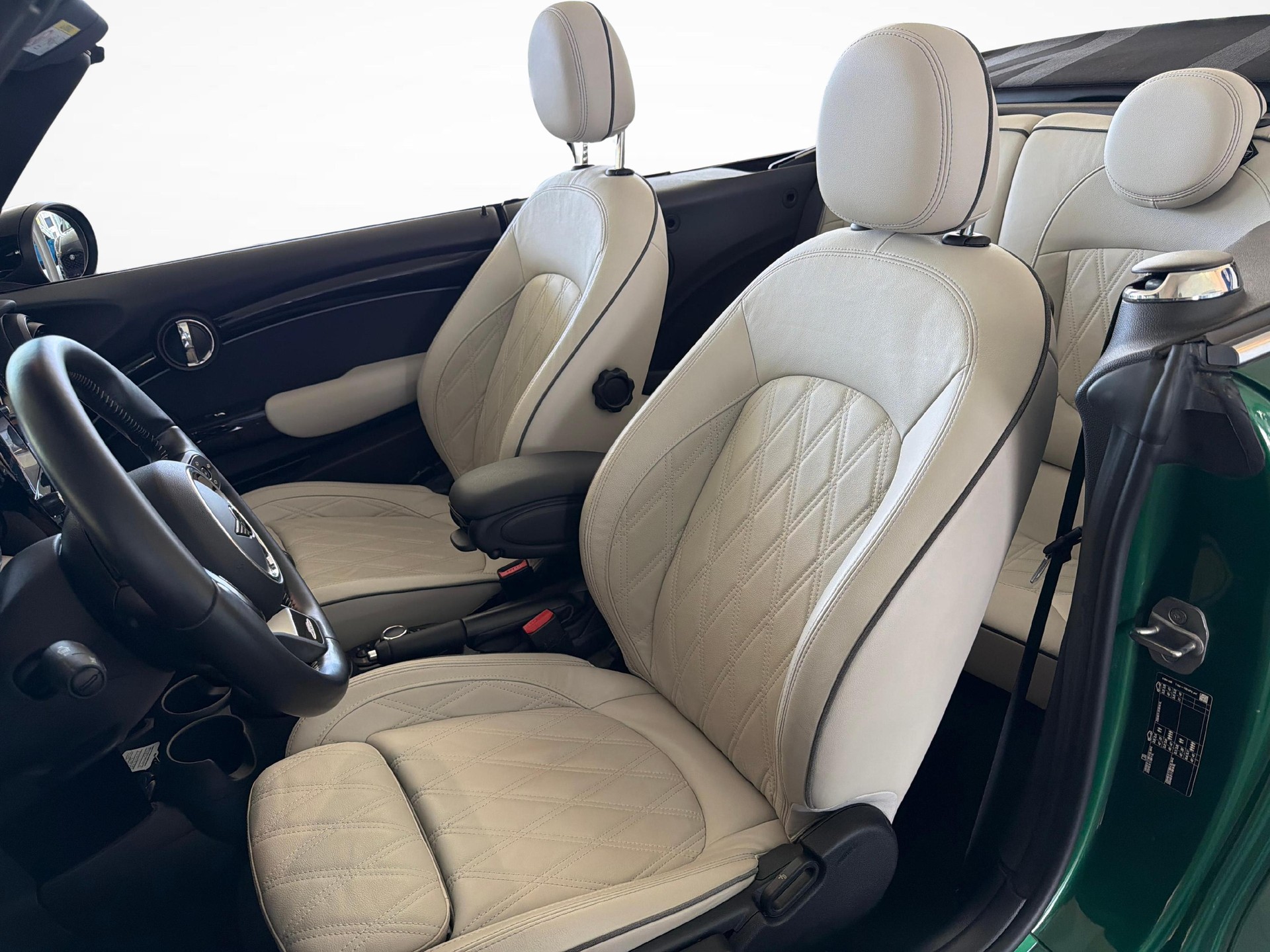 MINI Cabrio F57 2.0i John Cooper Works-image-11