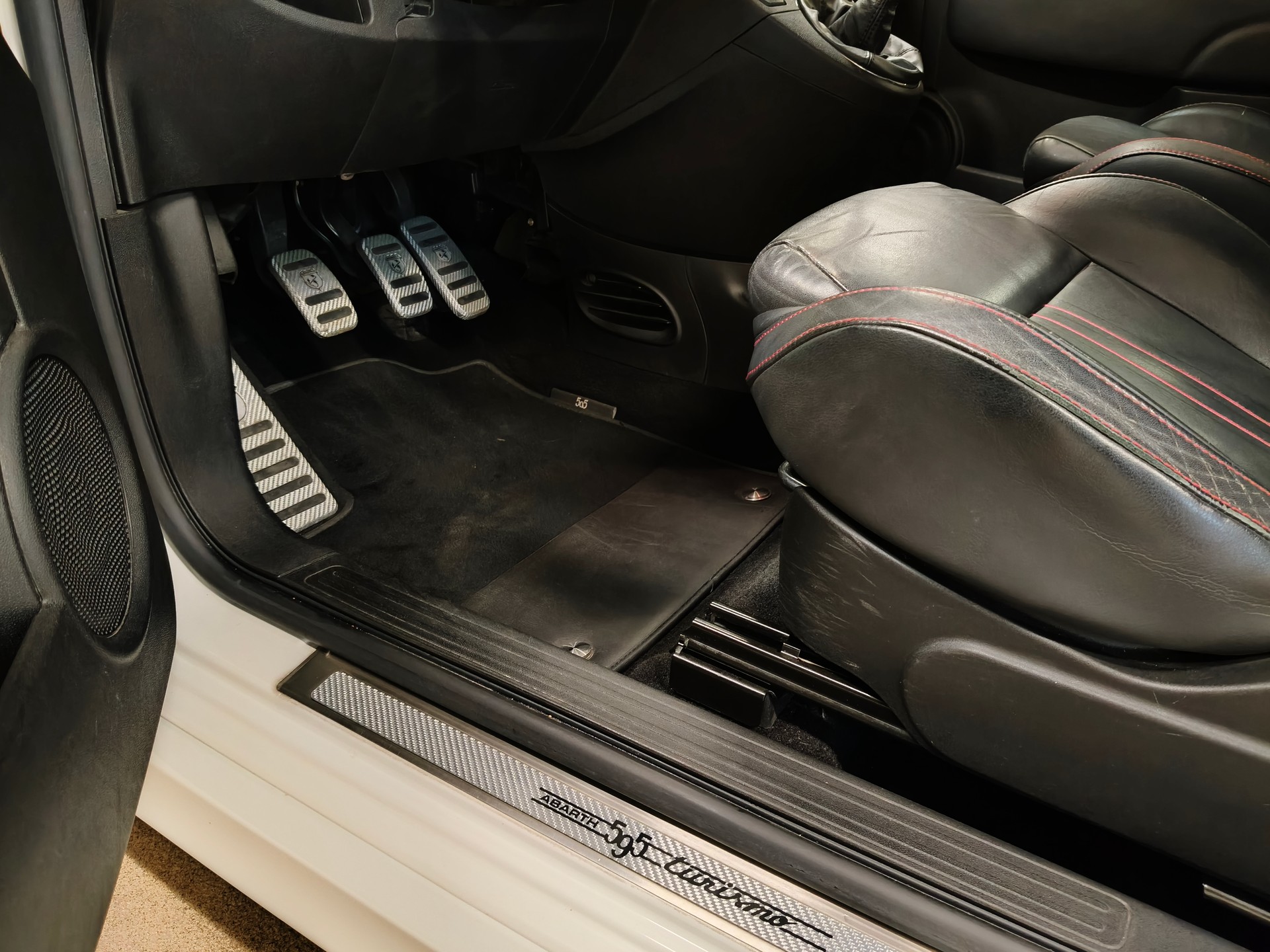 FIAT 595 1.4 16V Turbo Abarth Turismo-image-22