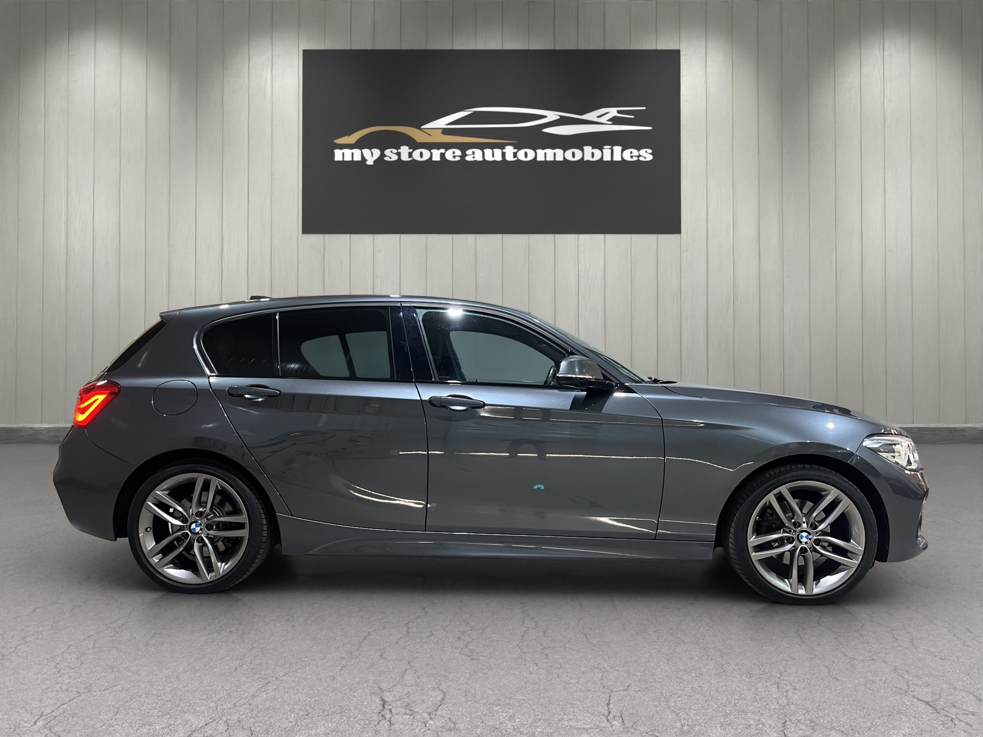 BMW 120d xDrive Edition M Sport Steptronic-image-0