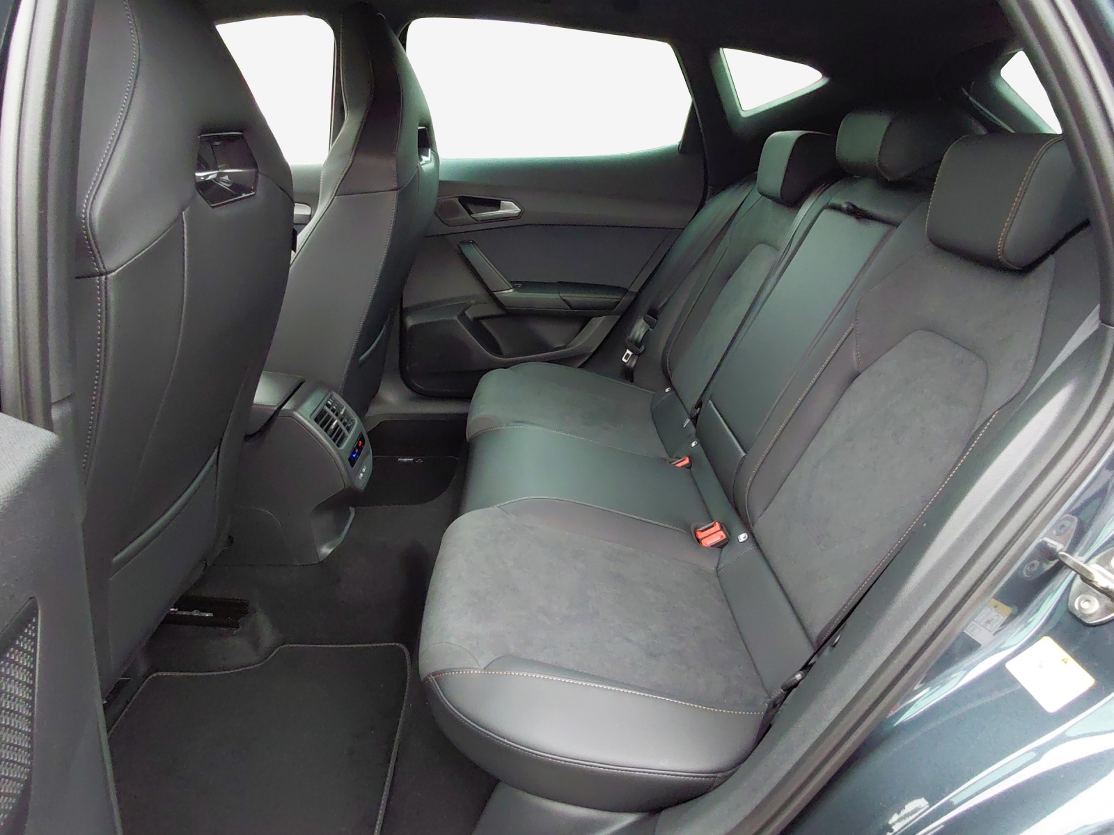 CUPRA Formentor 1.5 e-HYBRID pHEV DSG-image-11