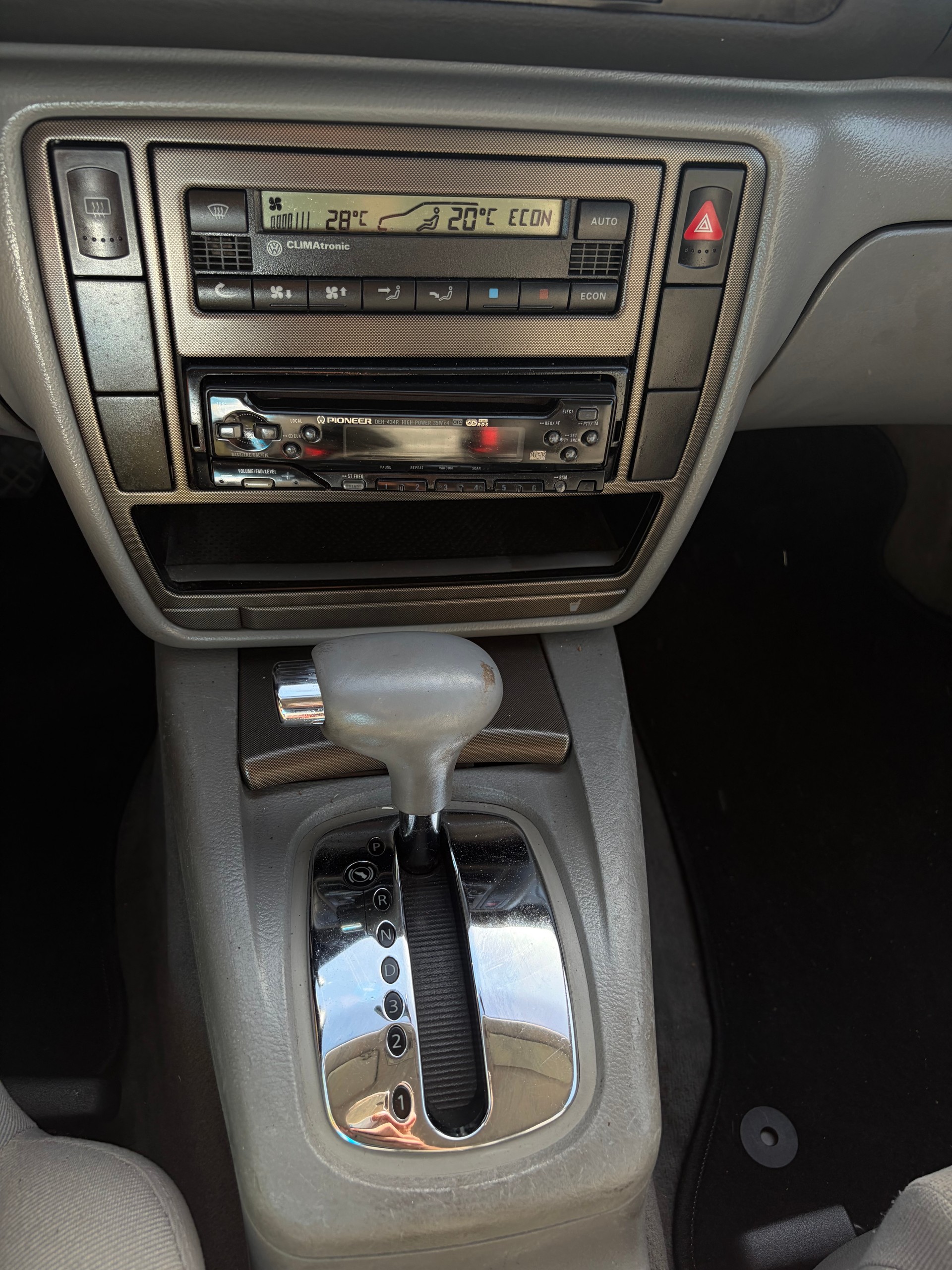 VW Passat Variant 1.9 TDI Trendline-image-3