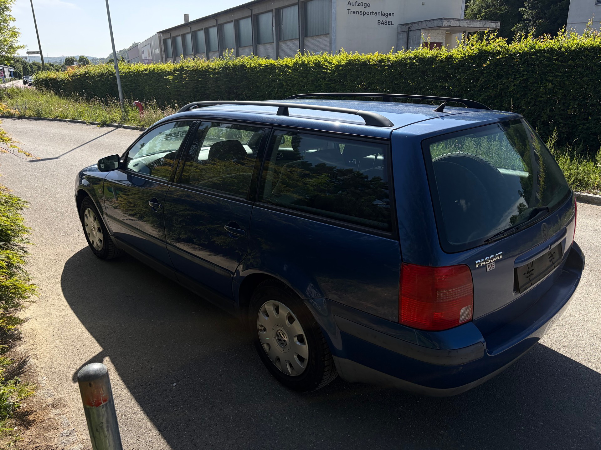VW Passat Variant 1.9 TDI Trendline-image-8