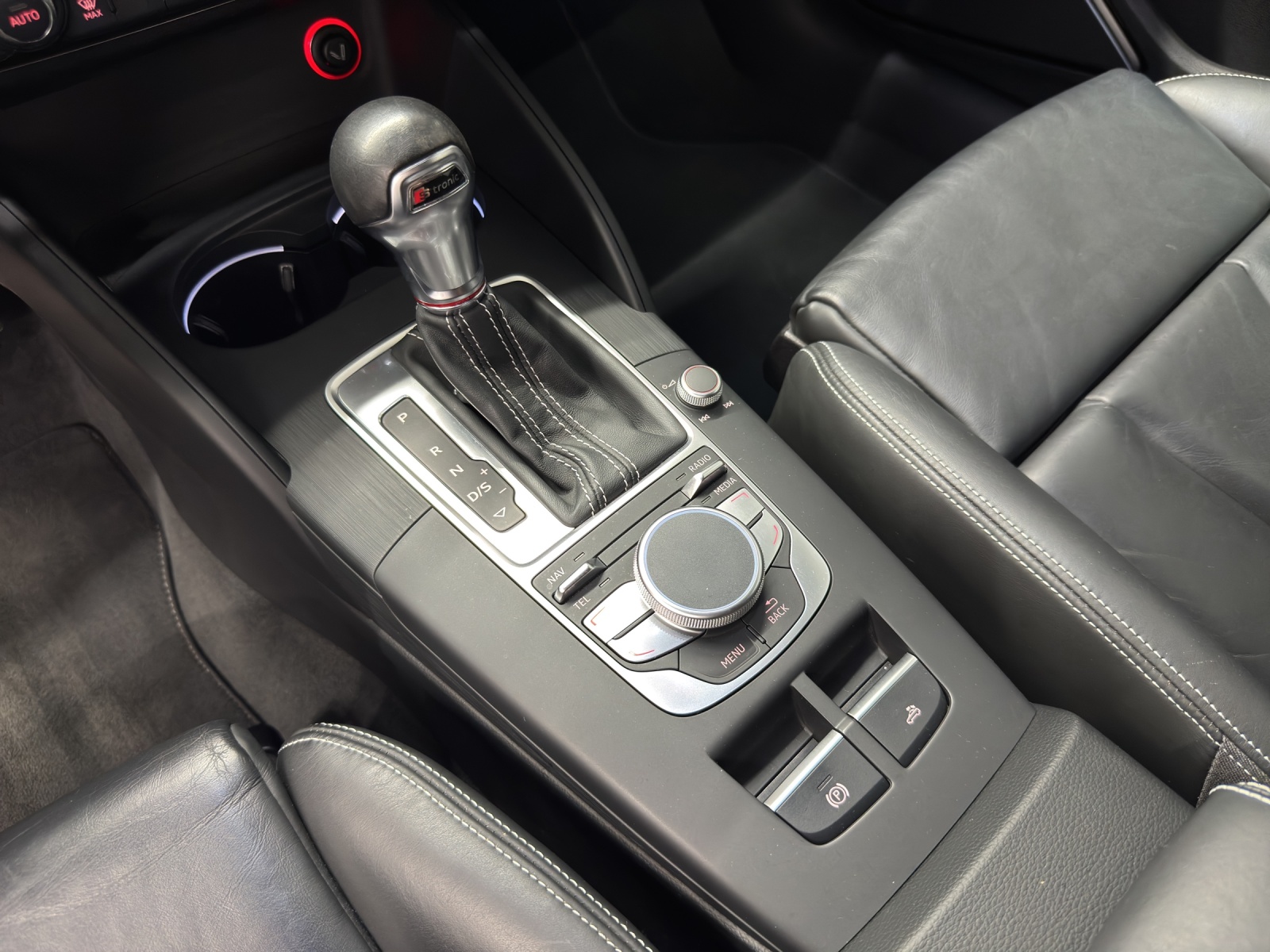 AUDI S3 Cabriolet 2.0 T FSI quattro S-Tronic-image-13