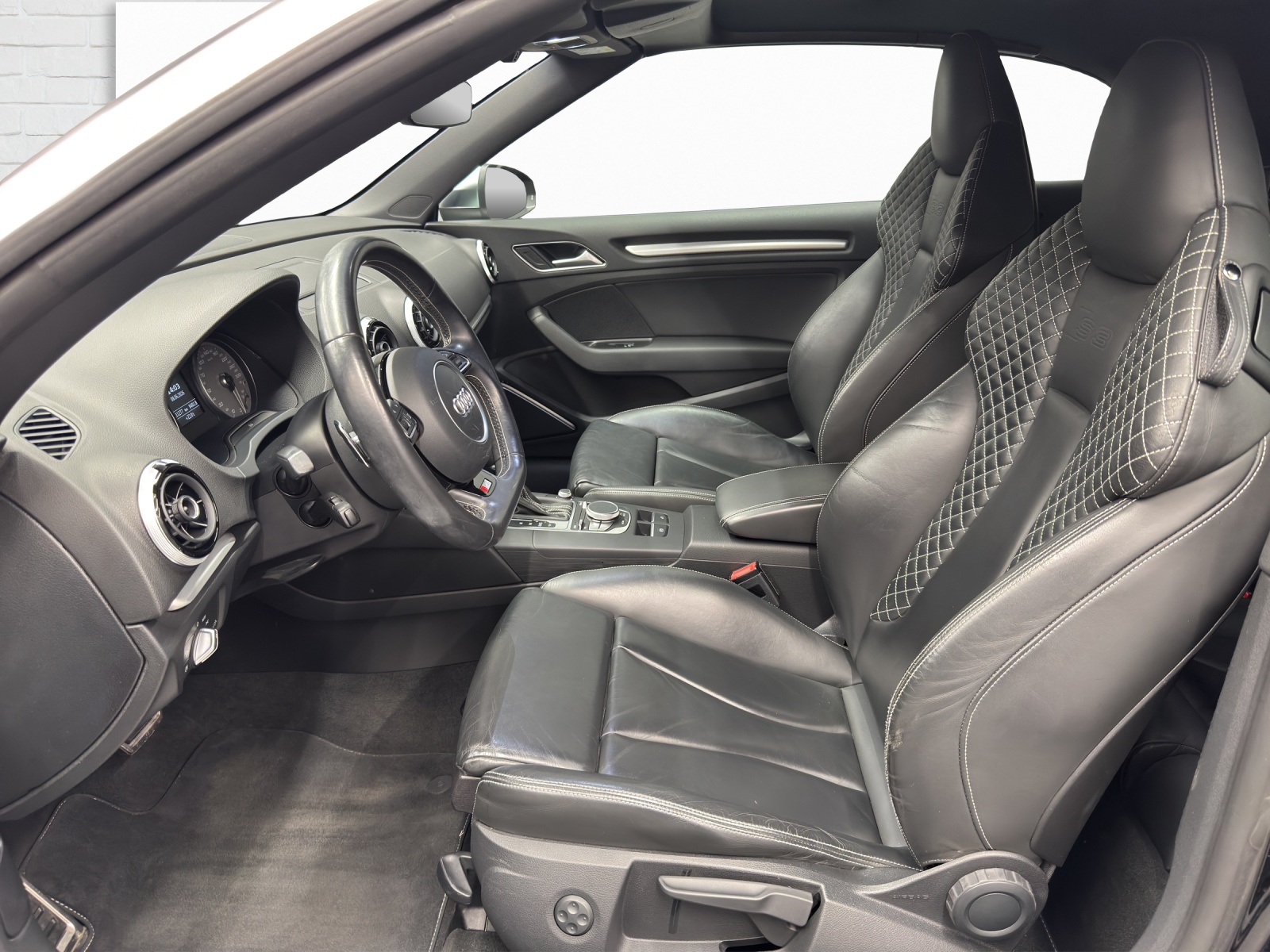 AUDI S3 Cabriolet 2.0 T FSI quattro S-Tronic-image-6