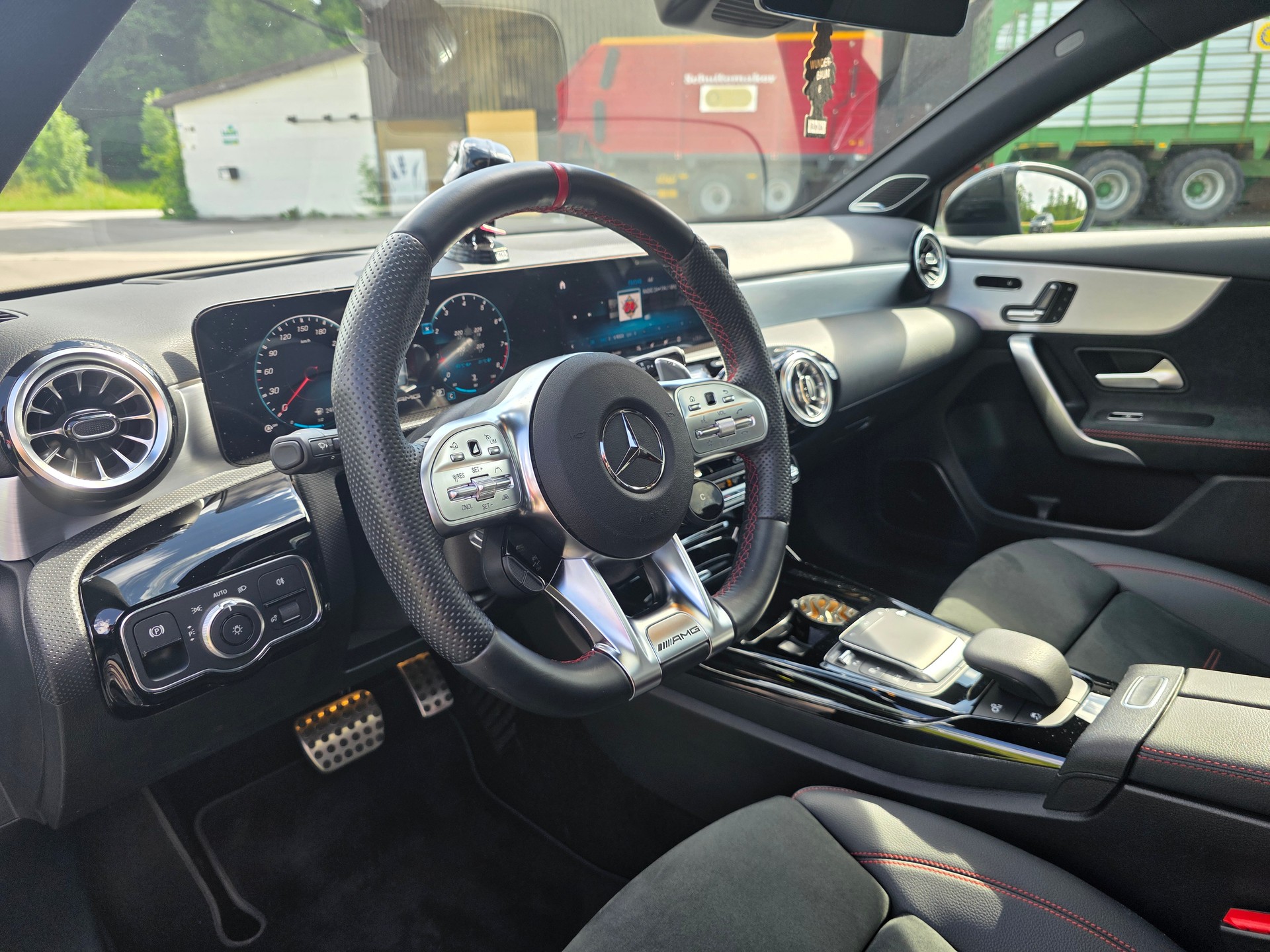 MERCEDES-BENZ A 45 S AMG 4matic+-image-5