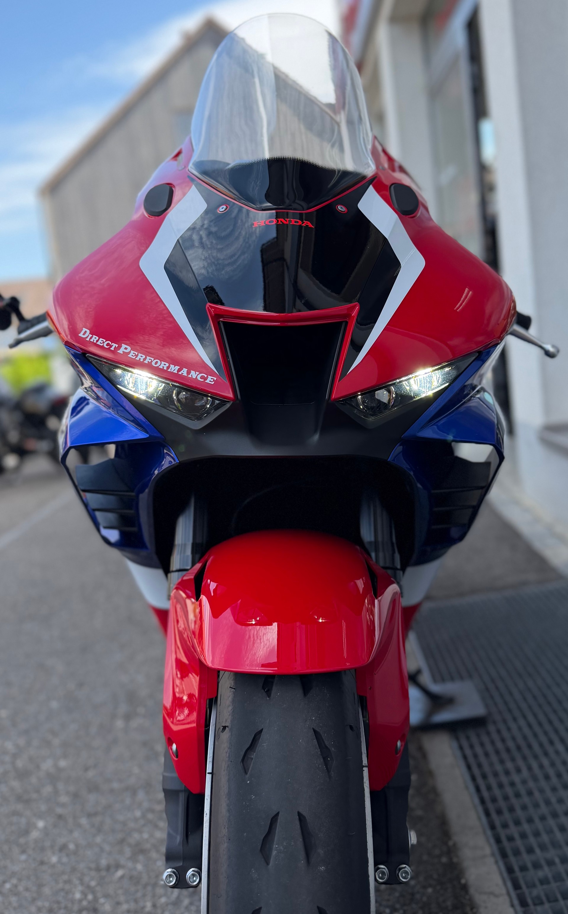 HONDA CBR 1000 RR-R-showroom-element-1