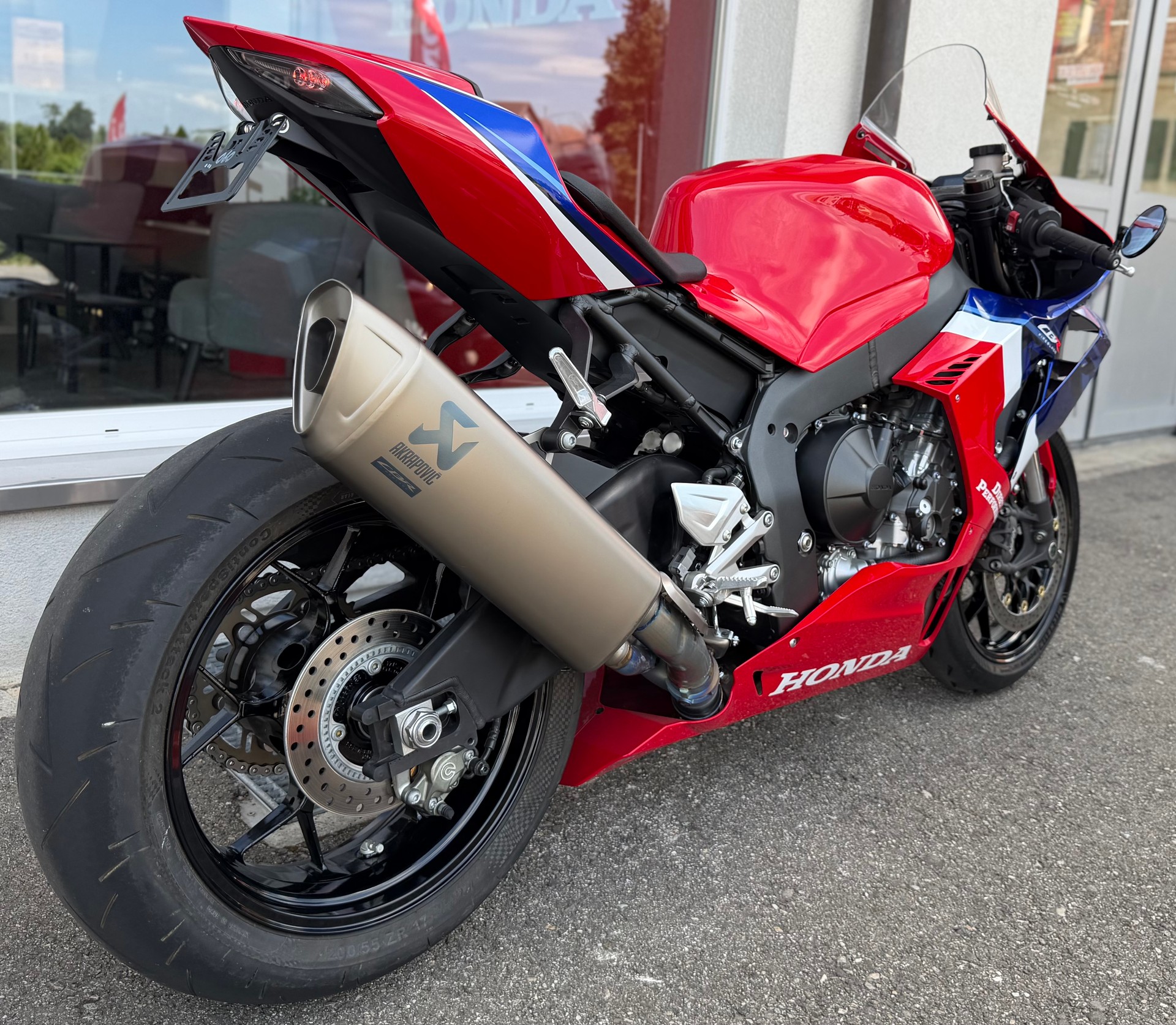 HONDA CBR 1000 RR-R-showroom-element-3