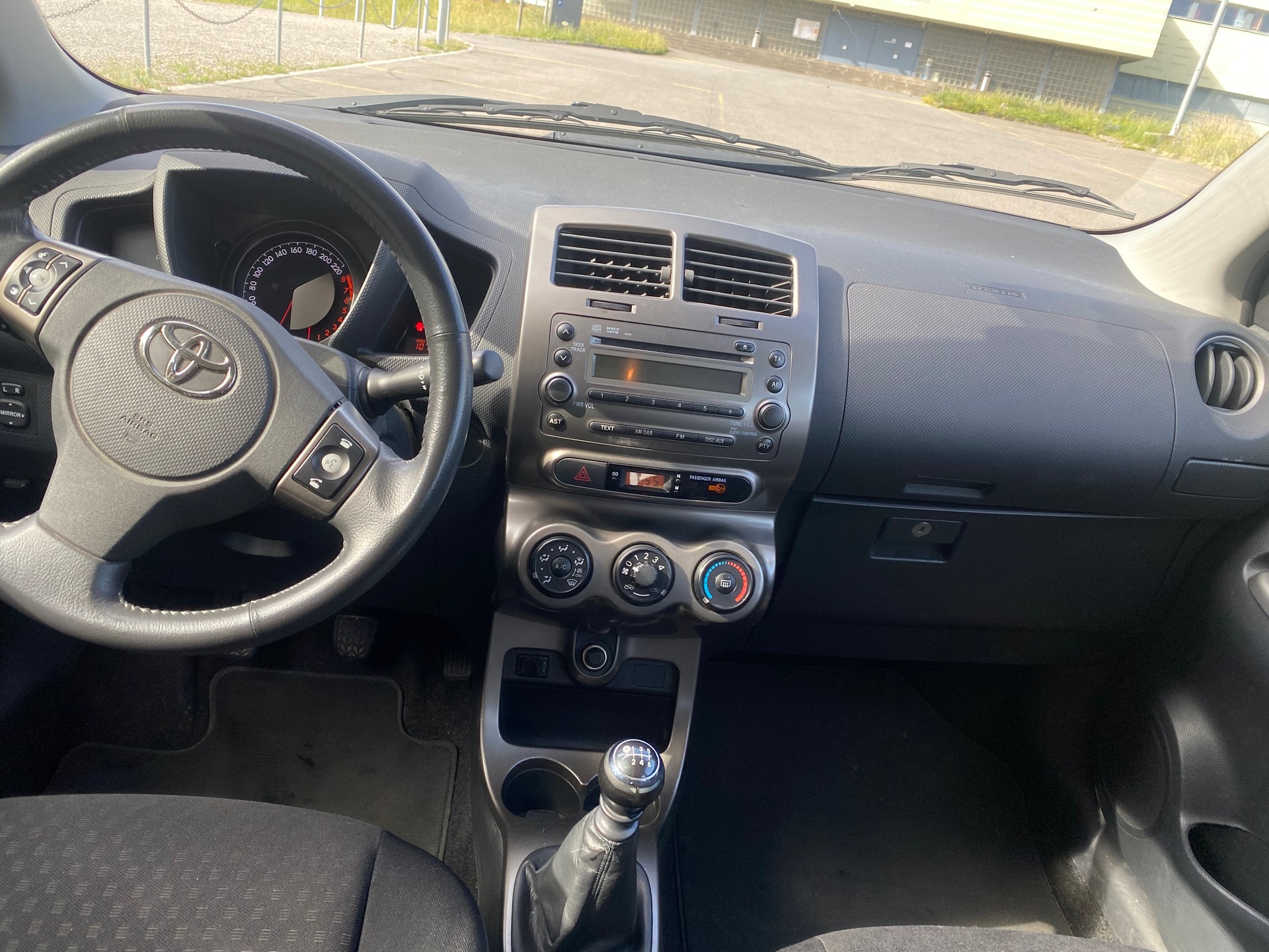 TOYOTA 1.33 VVT-i Linea Luna-image-3