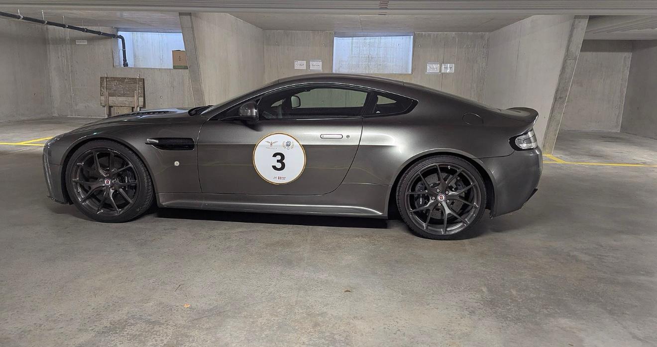 ASTON MARTIN V12 Vantage 5.9 AMR-image-2
