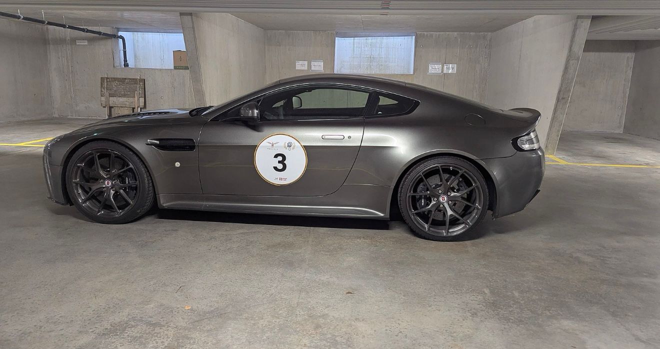 ASTON MARTIN V12 Vantage 5.9 AMR-image-21