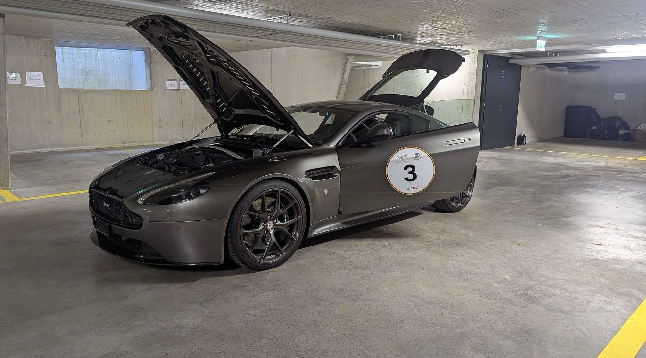 ASTON MARTIN V12 Vantage 5.9 AMR-image-12
