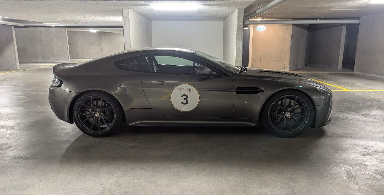 ASTON MARTIN V12 Vantage 5.9 AMR-image-25