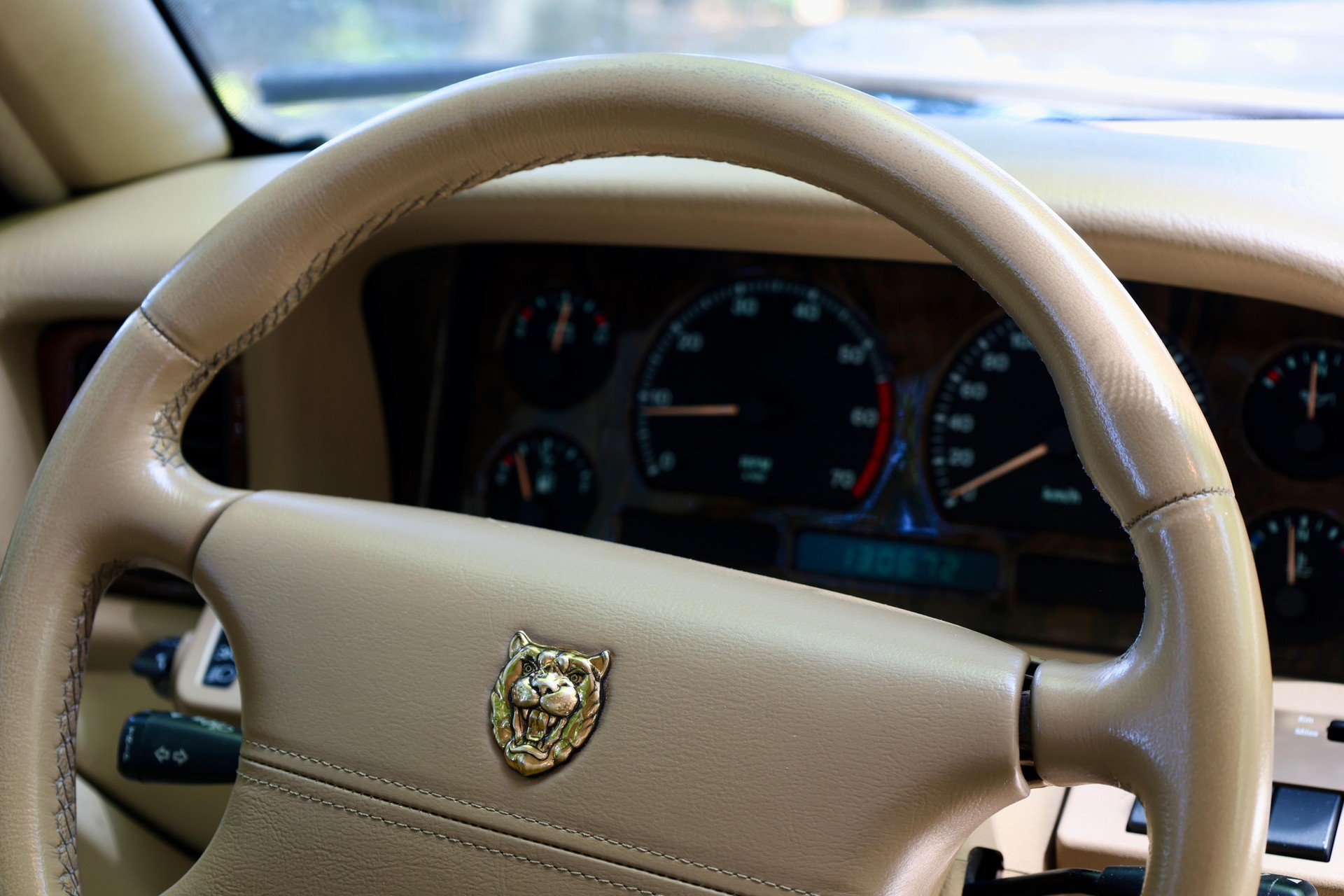 JAGUAR XJ 3.2 Executive-image-9