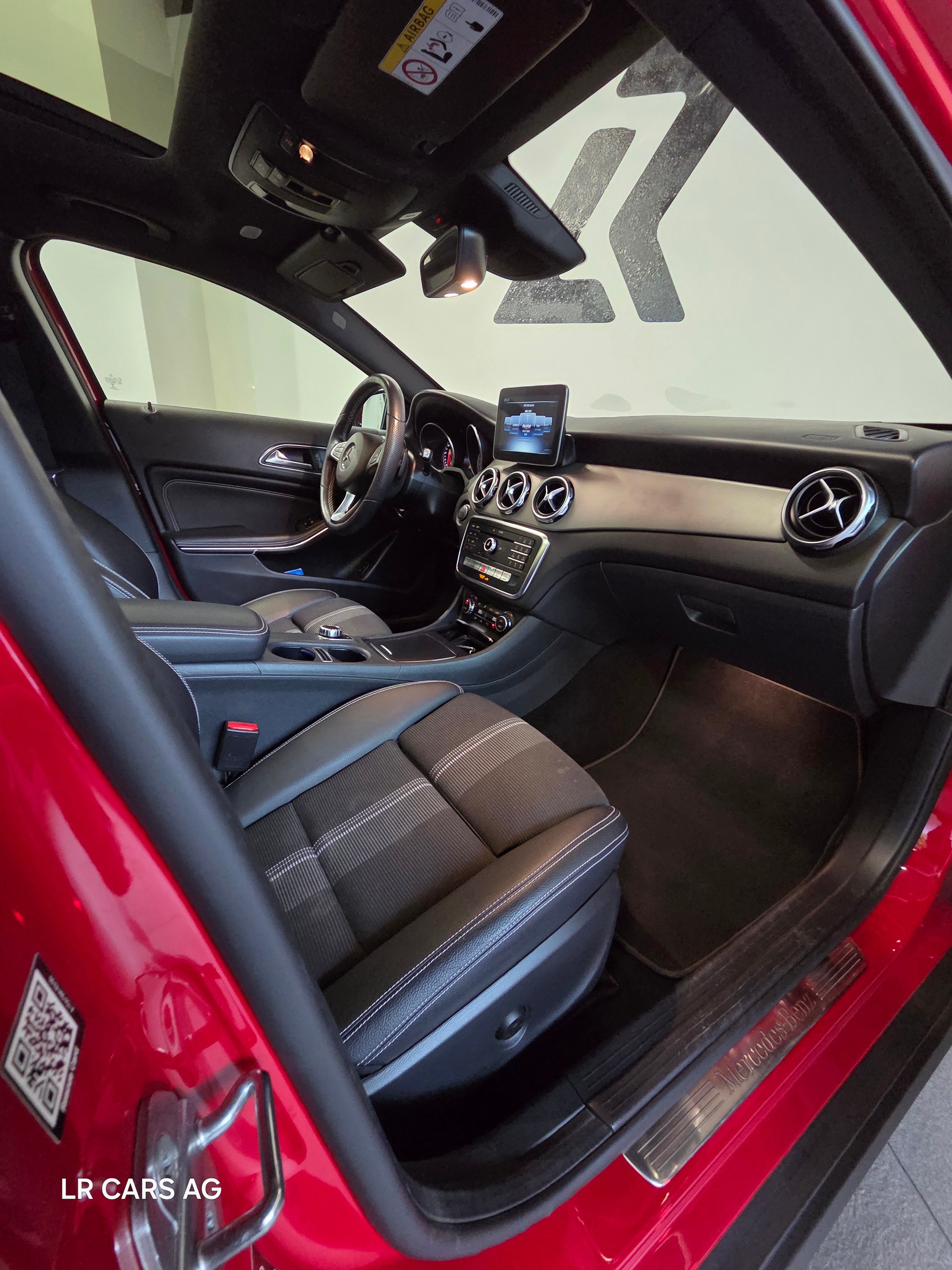 MERCEDES-BENZ GLA 200 Night Star 7G-DCT-image-9
