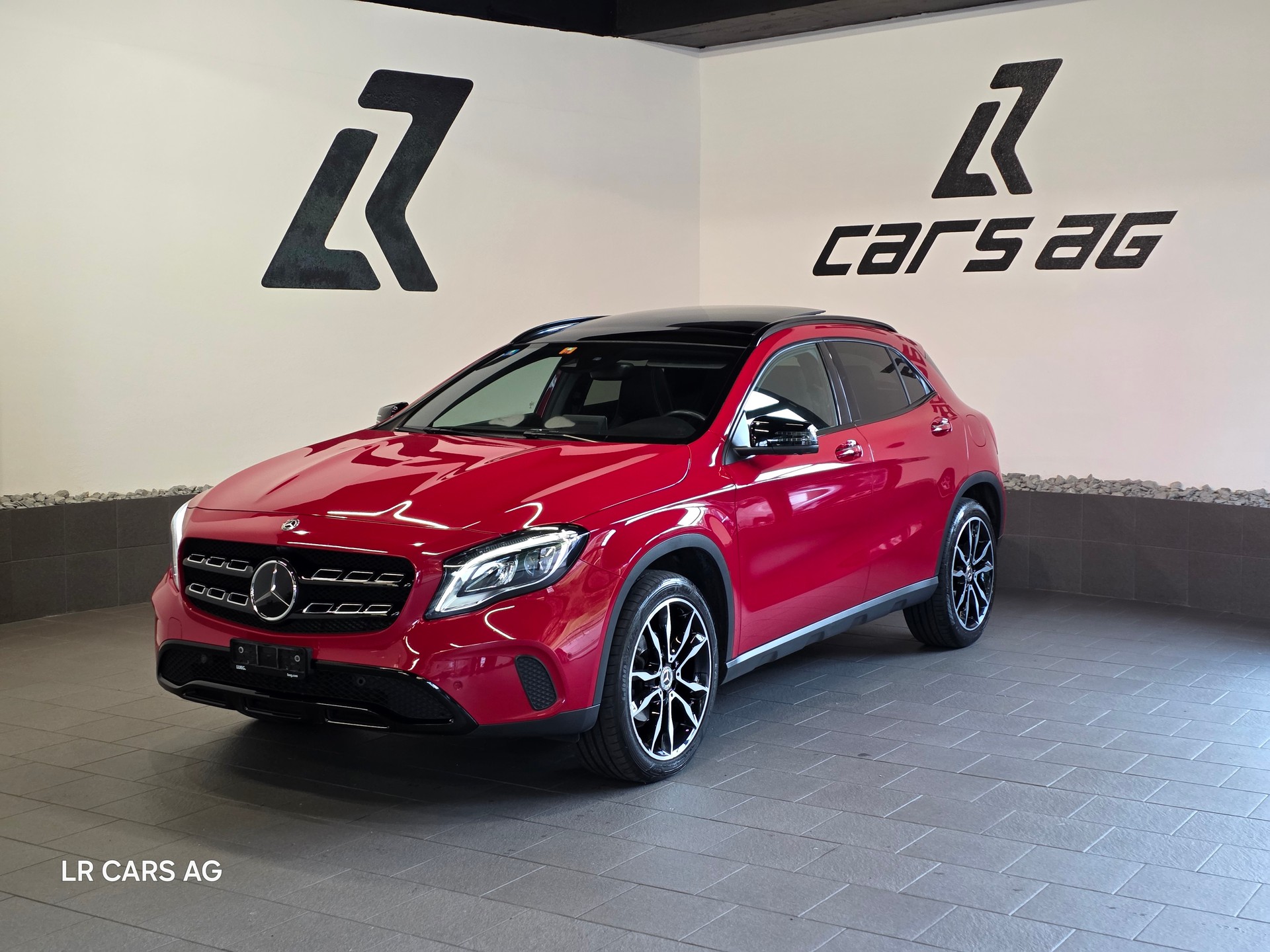 MERCEDES-BENZ GLA 200 Night Star 7G-DCT-image-1
