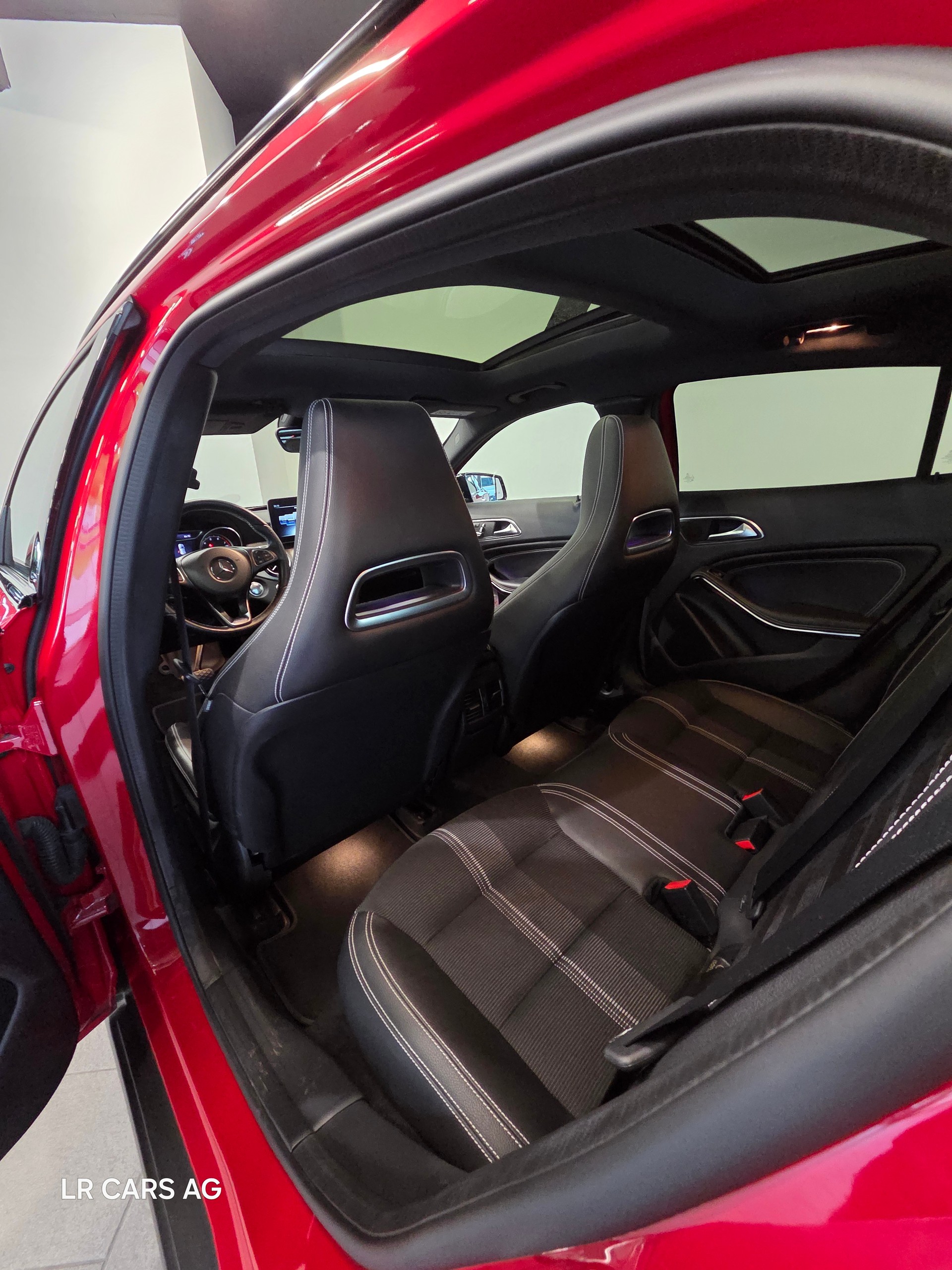 MERCEDES-BENZ GLA 200 Night Star 7G-DCT-image-8