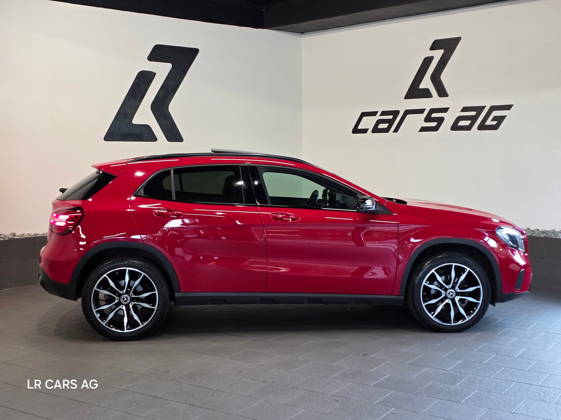 MERCEDES-BENZ GLA 200 Night Star 7G-DCT-image-3