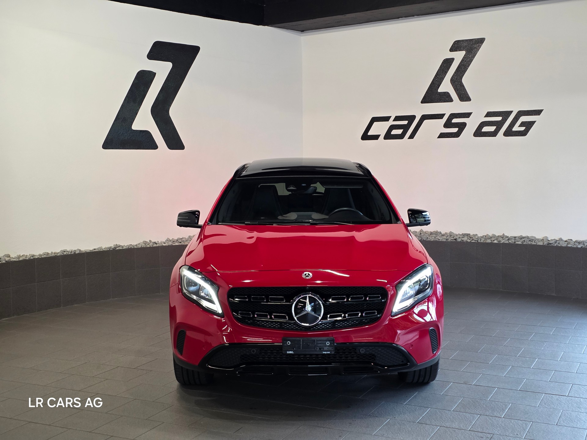 MERCEDES-BENZ GLA 200 Night Star 7G-DCT-image-2