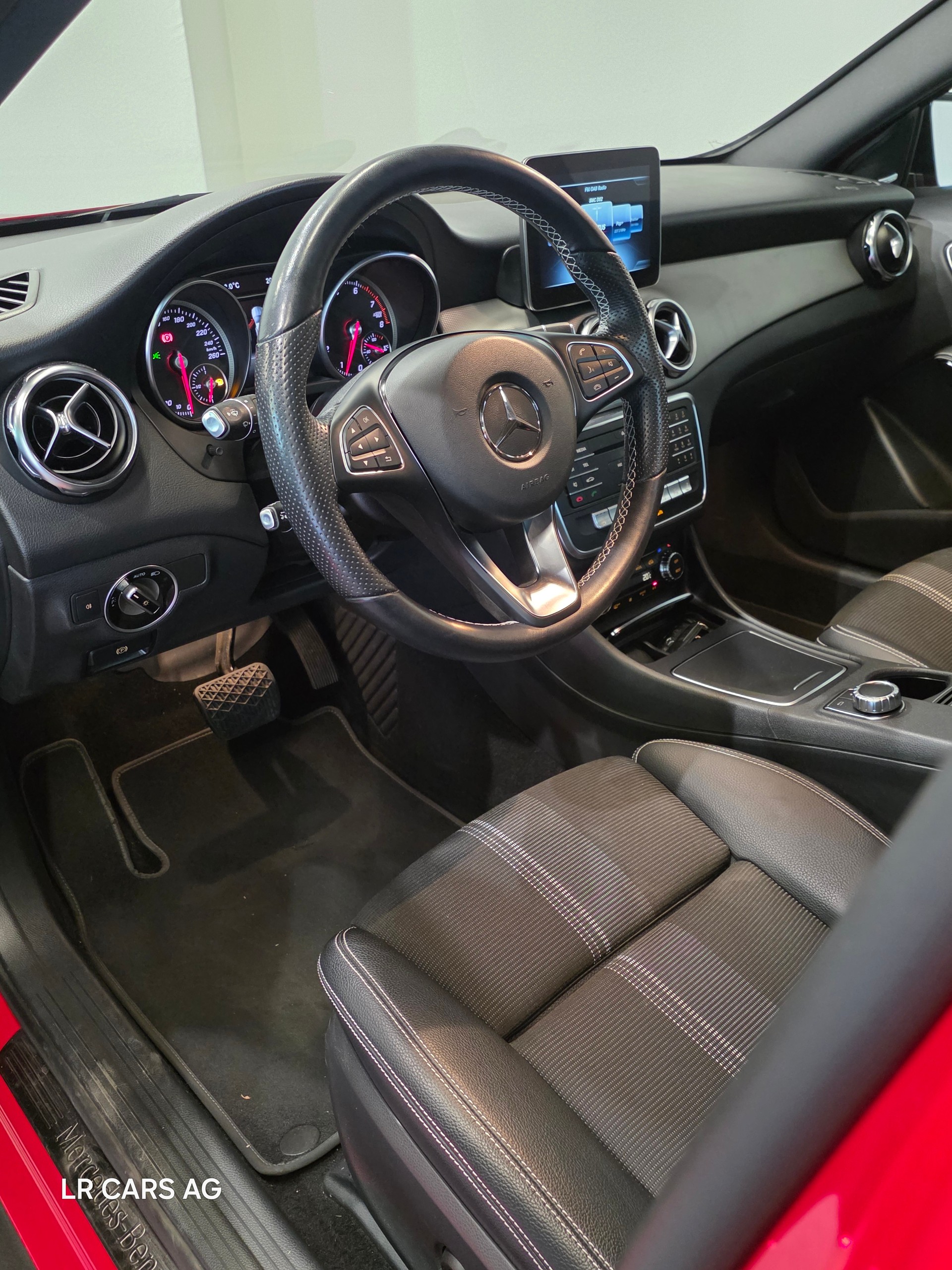MERCEDES-BENZ GLA 200 Night Star 7G-DCT-image-6