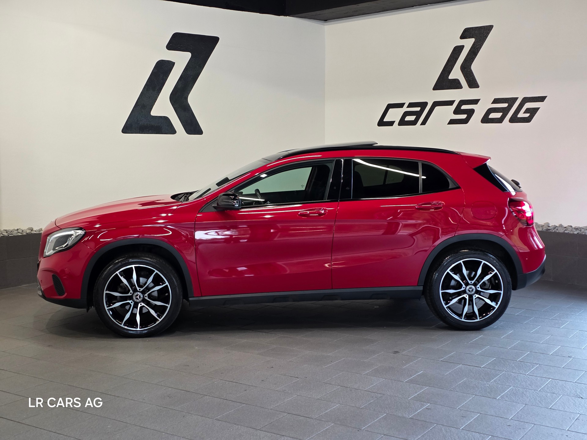 MERCEDES-BENZ GLA 200 Night Star 7G-DCT-image-4