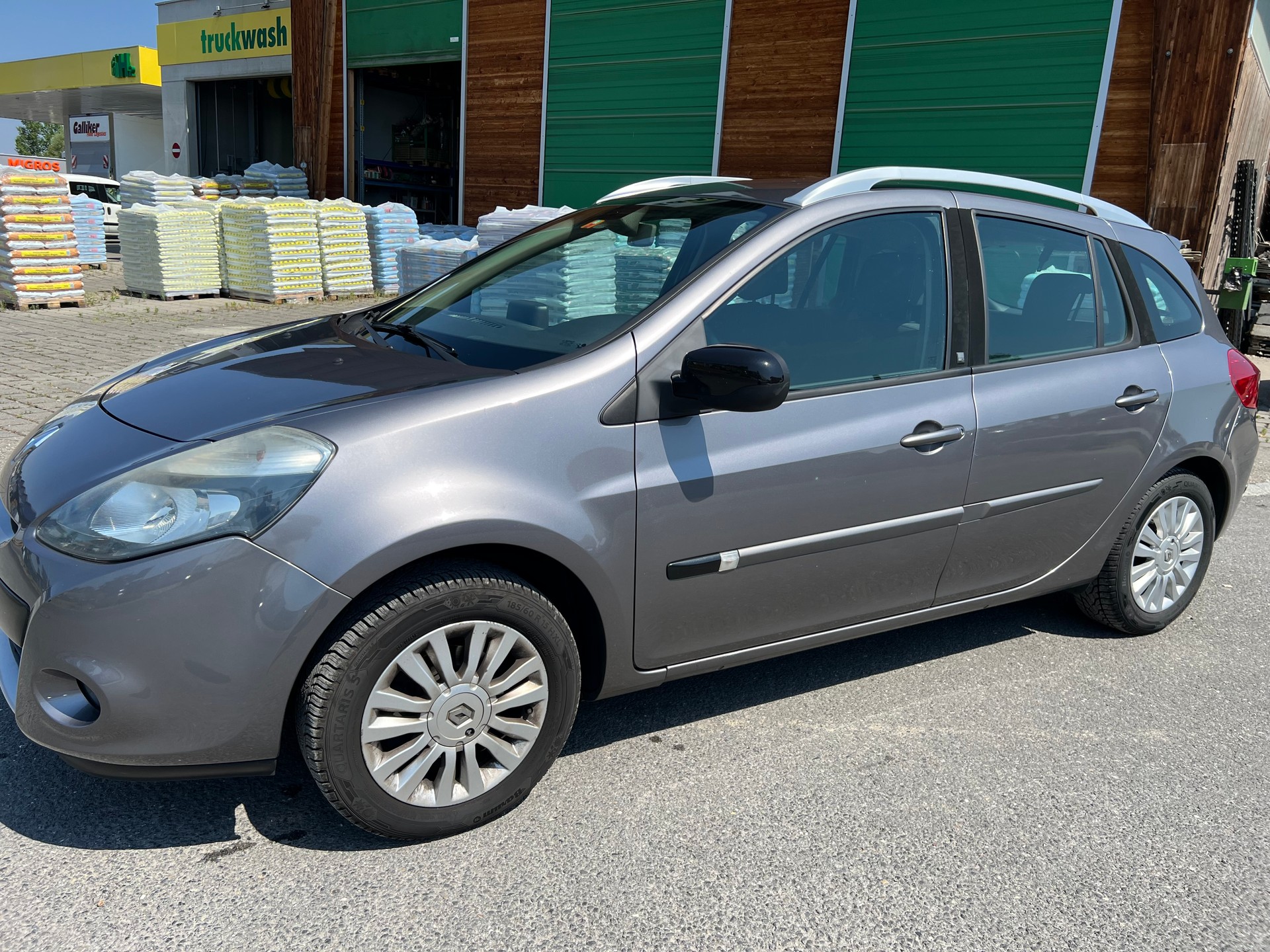 RENAULT Clio Grandtour 1.2 16V Turbo Dynamique-image-1