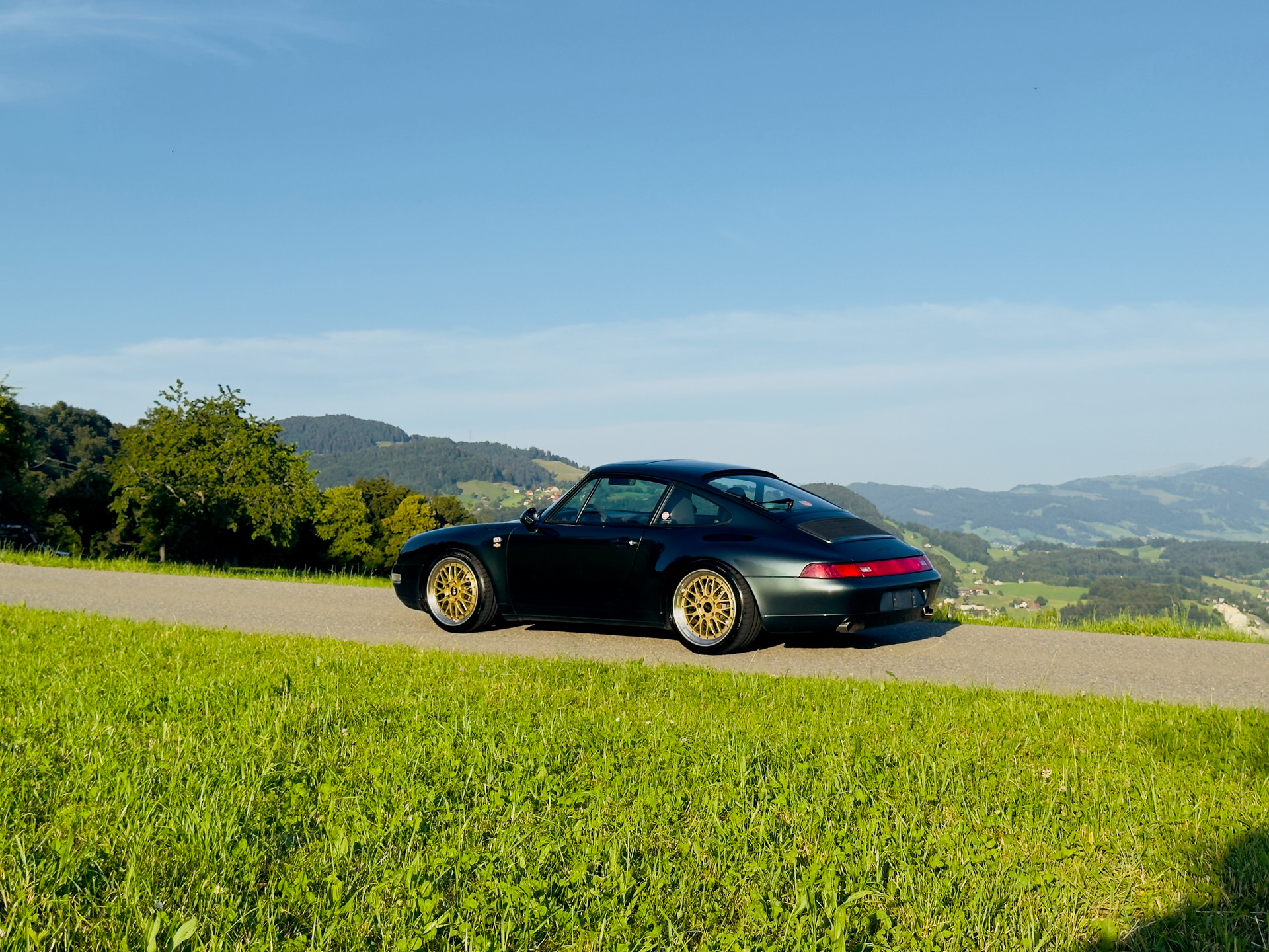 PORSCHE 911 Carrera 2-image-3