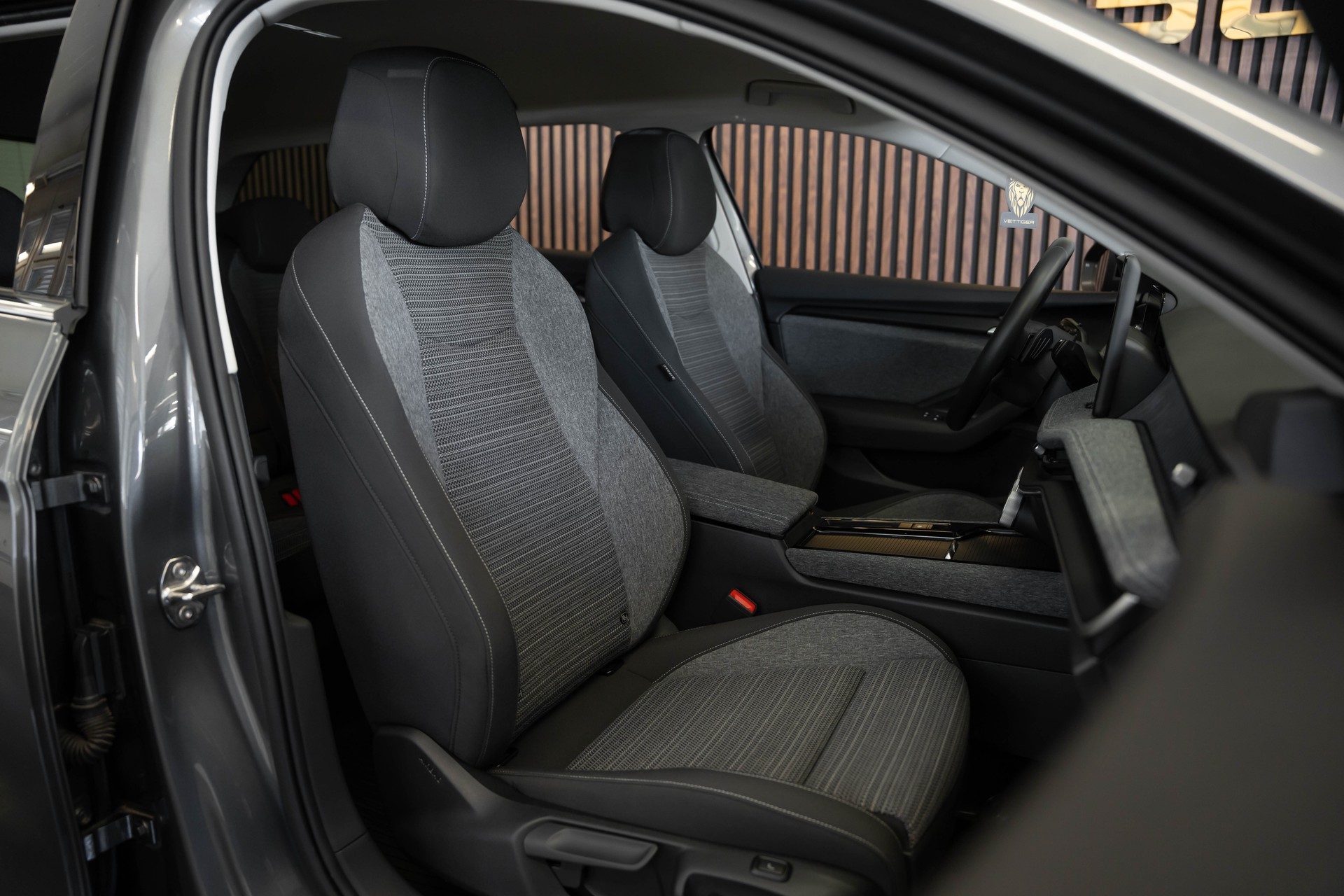 SKODA Superb Combi 2.0 TDi Selection 4x4 DSG-image-17