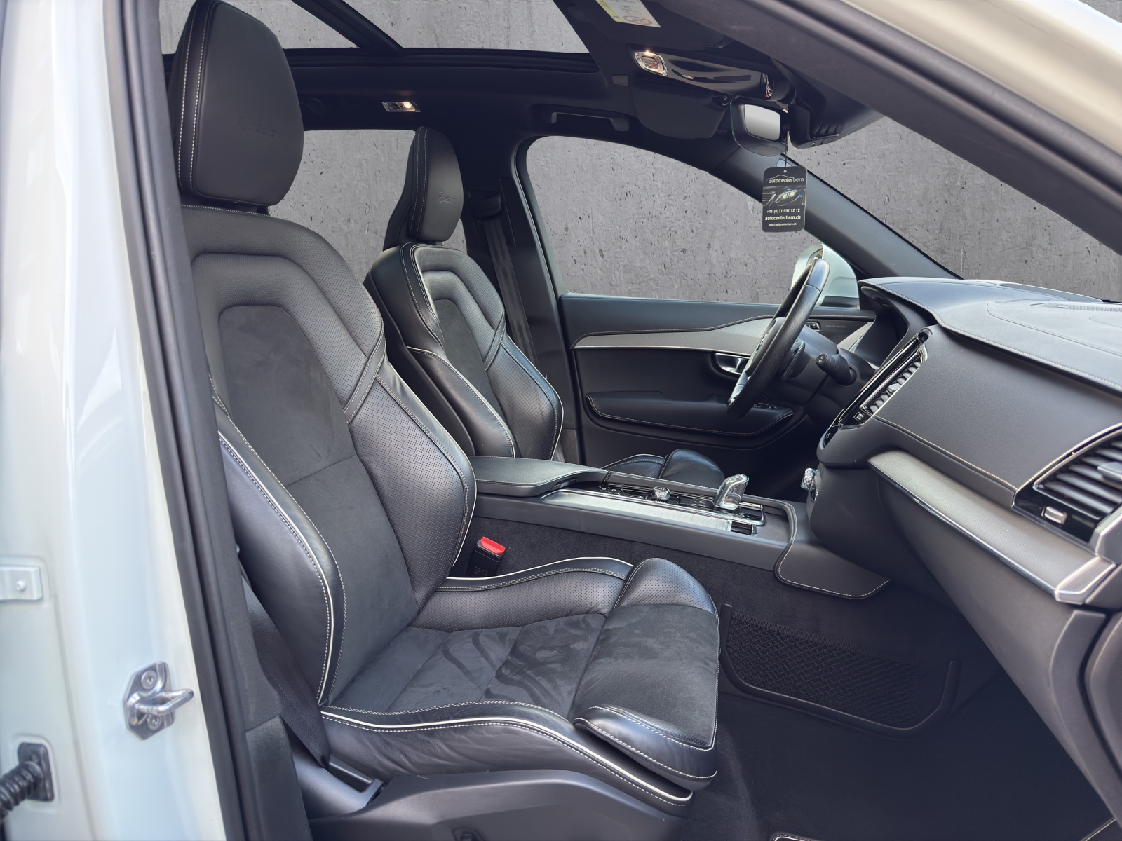 VOLVO XC90 T8 AWD R-Design Geartronic-image-12