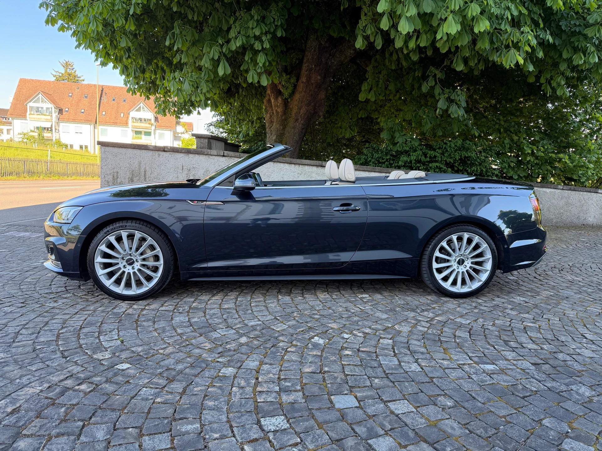 AUDI A5 Cabriolet 2.0 TFSI Design quattro S-tronic / Sonderausstattung über 23K / Ab MFK / Service gepflegt / 36 Monate Garantie-image-7