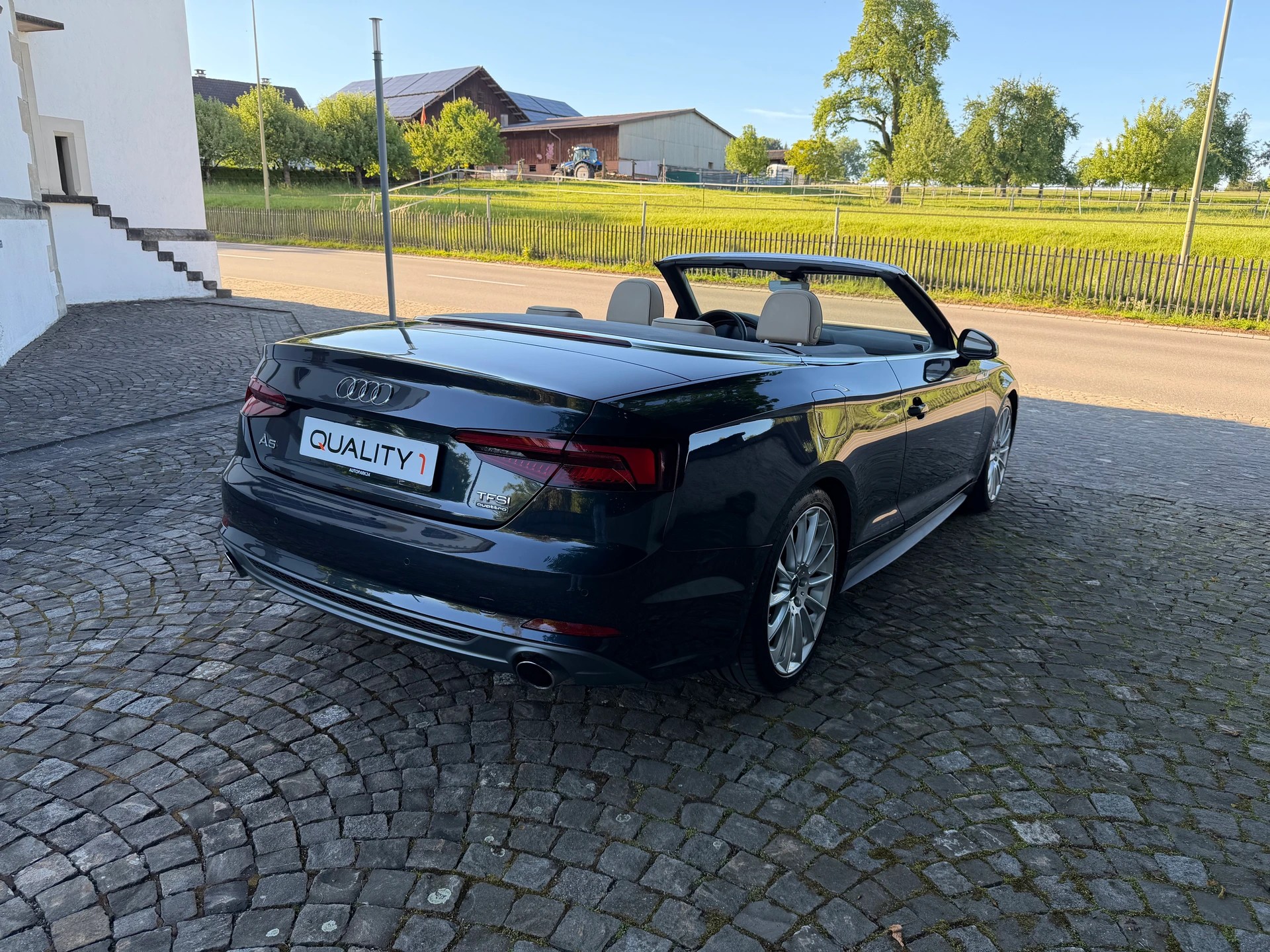 AUDI A5 Cabriolet 2.0 TFSI Design quattro S-tronic / Sonderausstattung über 23K / Ab MFK / Service gepflegt / 36 Monate Garantie-image-4