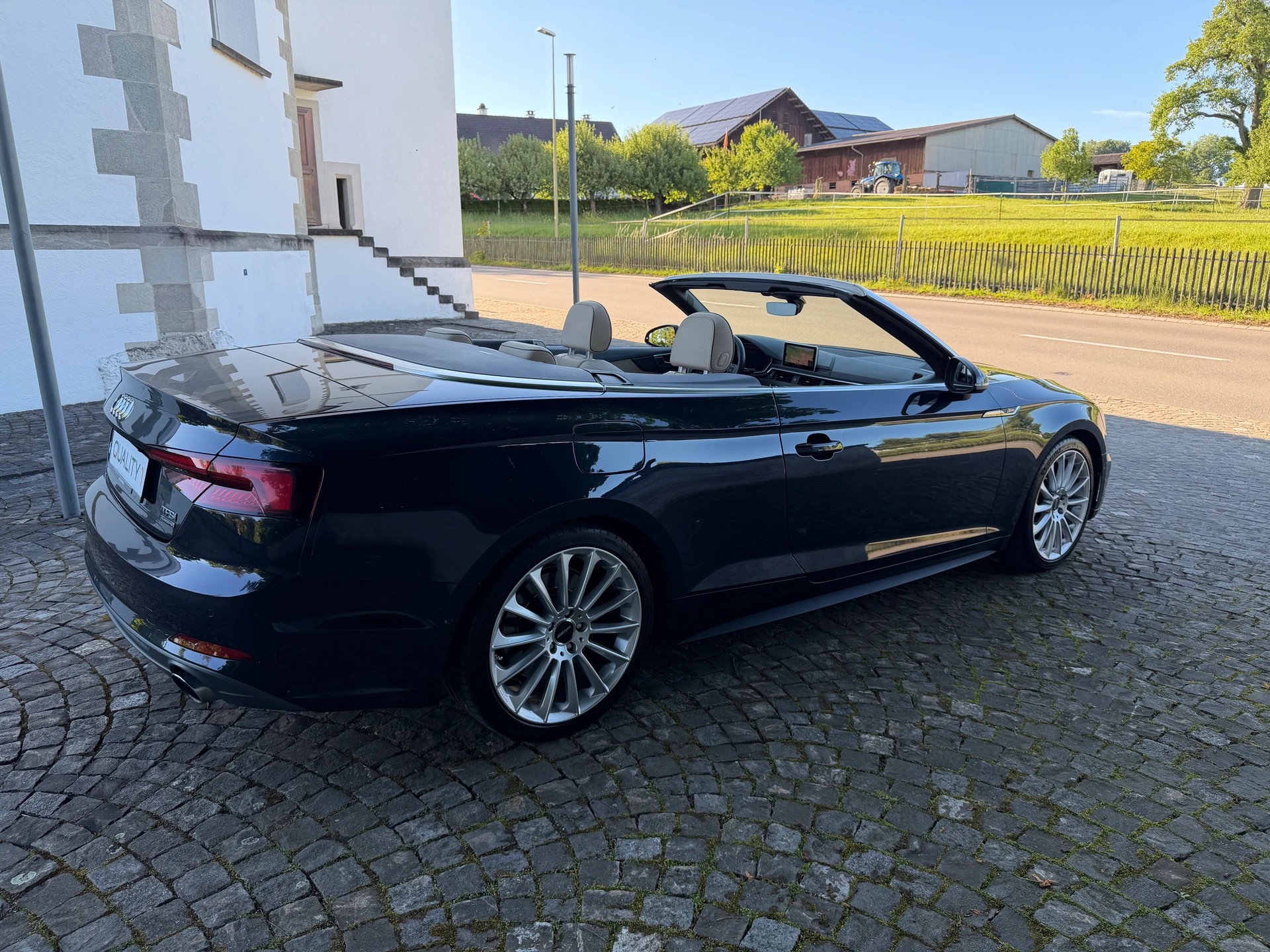 AUDI A5 Cabriolet 2.0 TFSI Design quattro S-tronic / Sonderausstattung über 23K / Ab MFK / Service gepflegt / 36 Monate Garantie-image-3