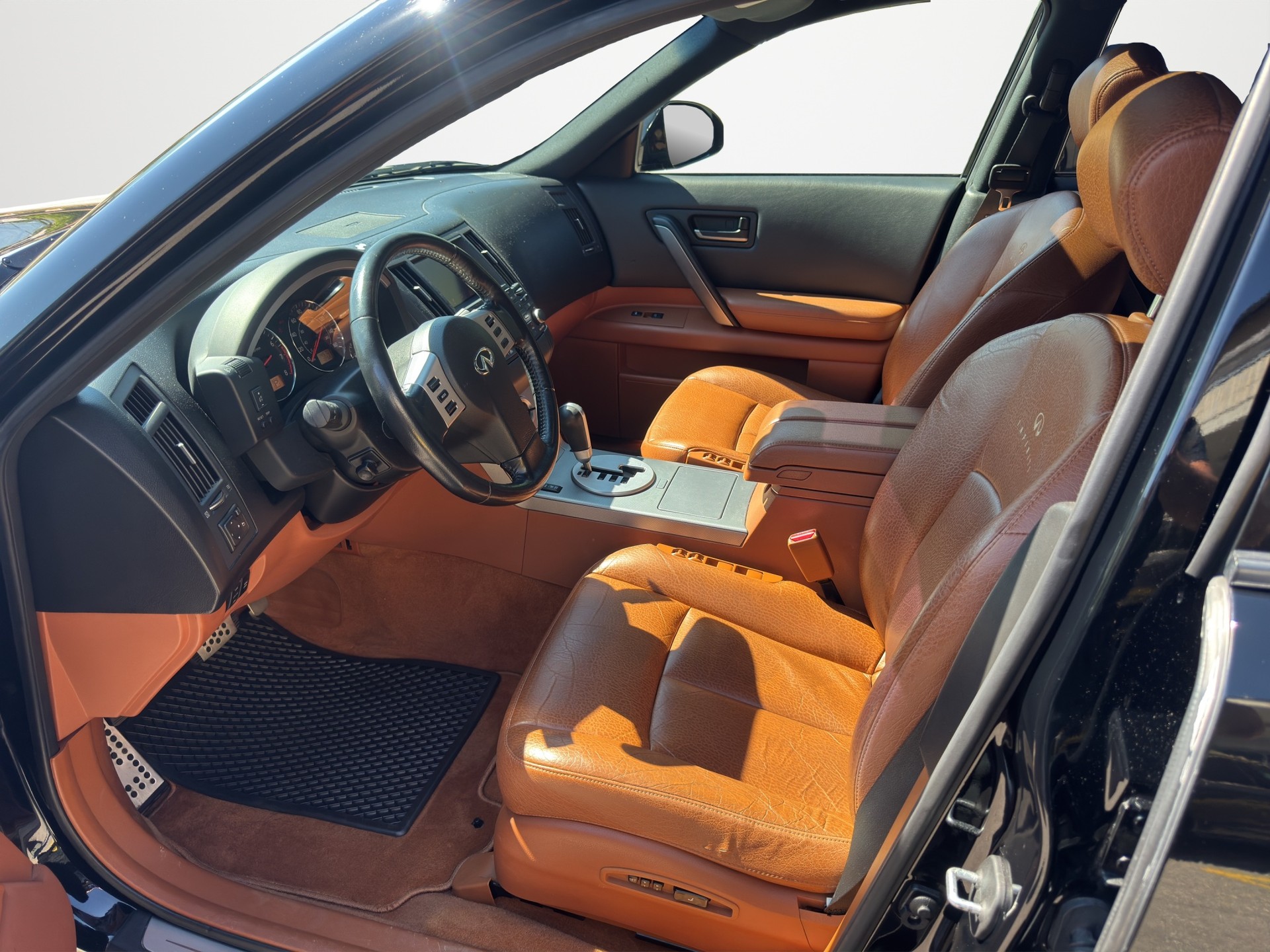 INFINITI FX35-image-8