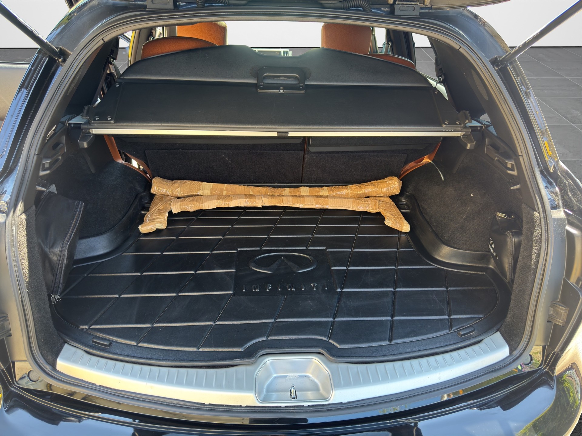 INFINITI FX35-image-13