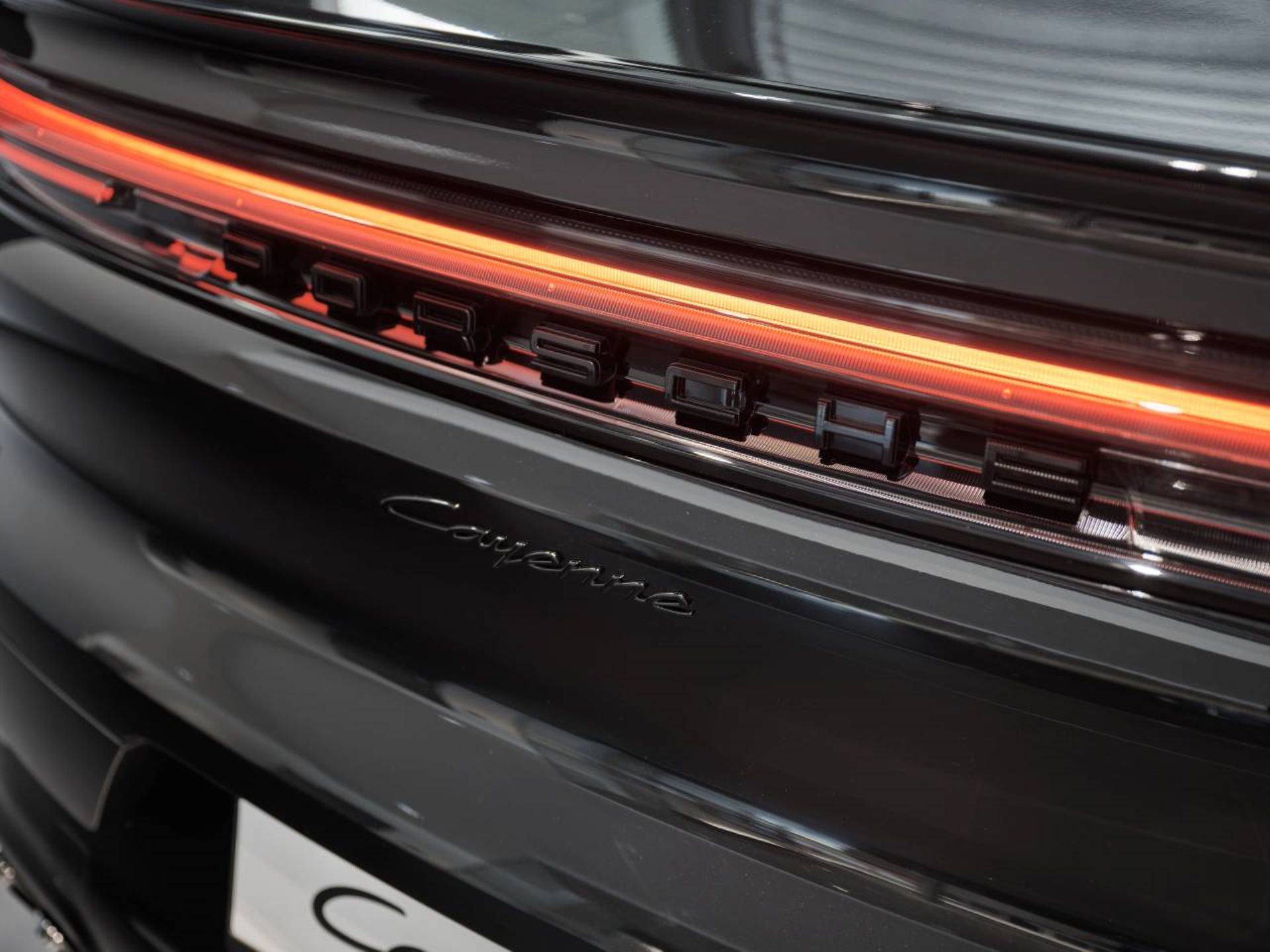 PORSCHE Cayenne Coupé Black Edition-image-27