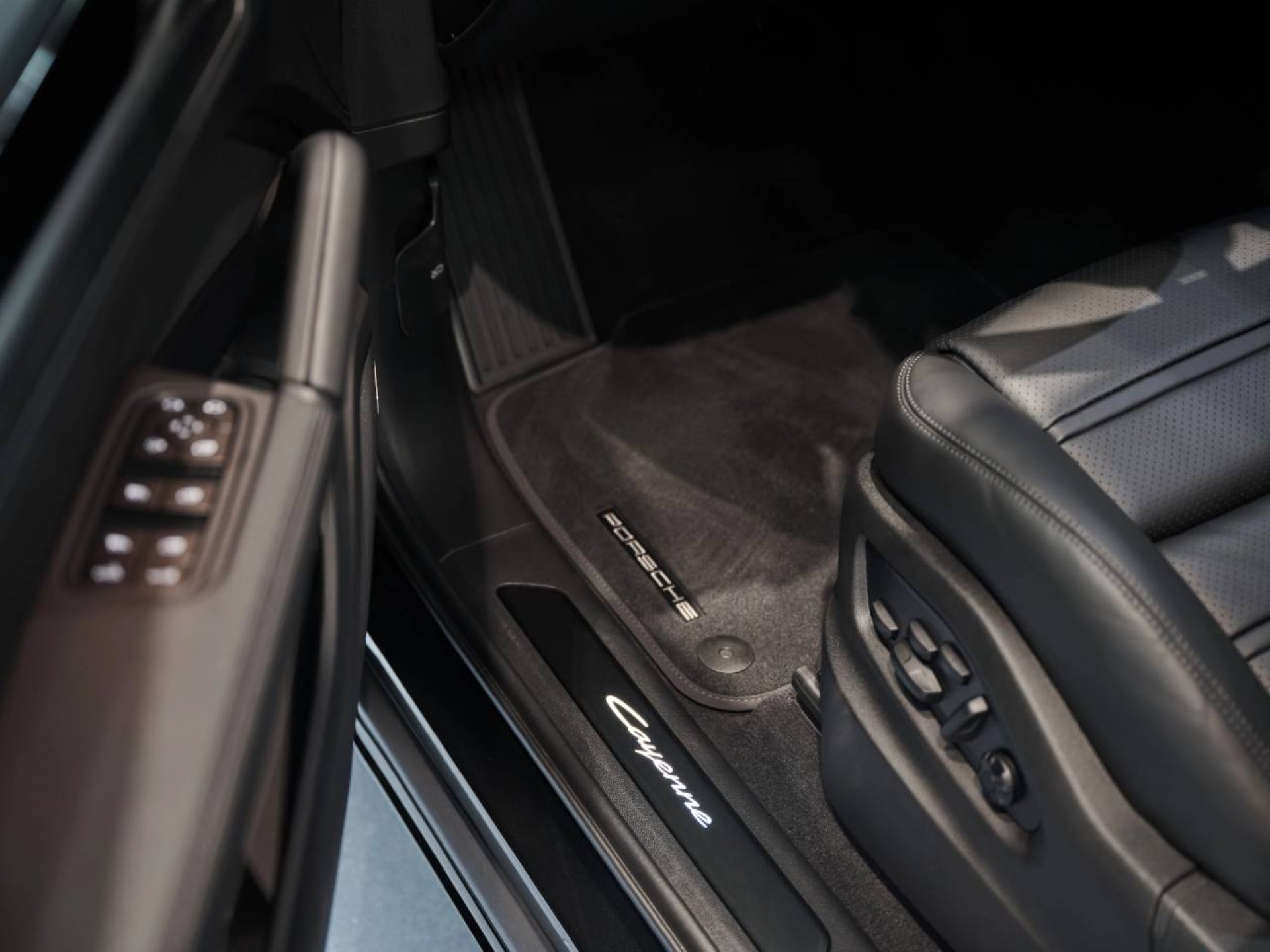 PORSCHE Cayenne Coupé Black Edition-image-20