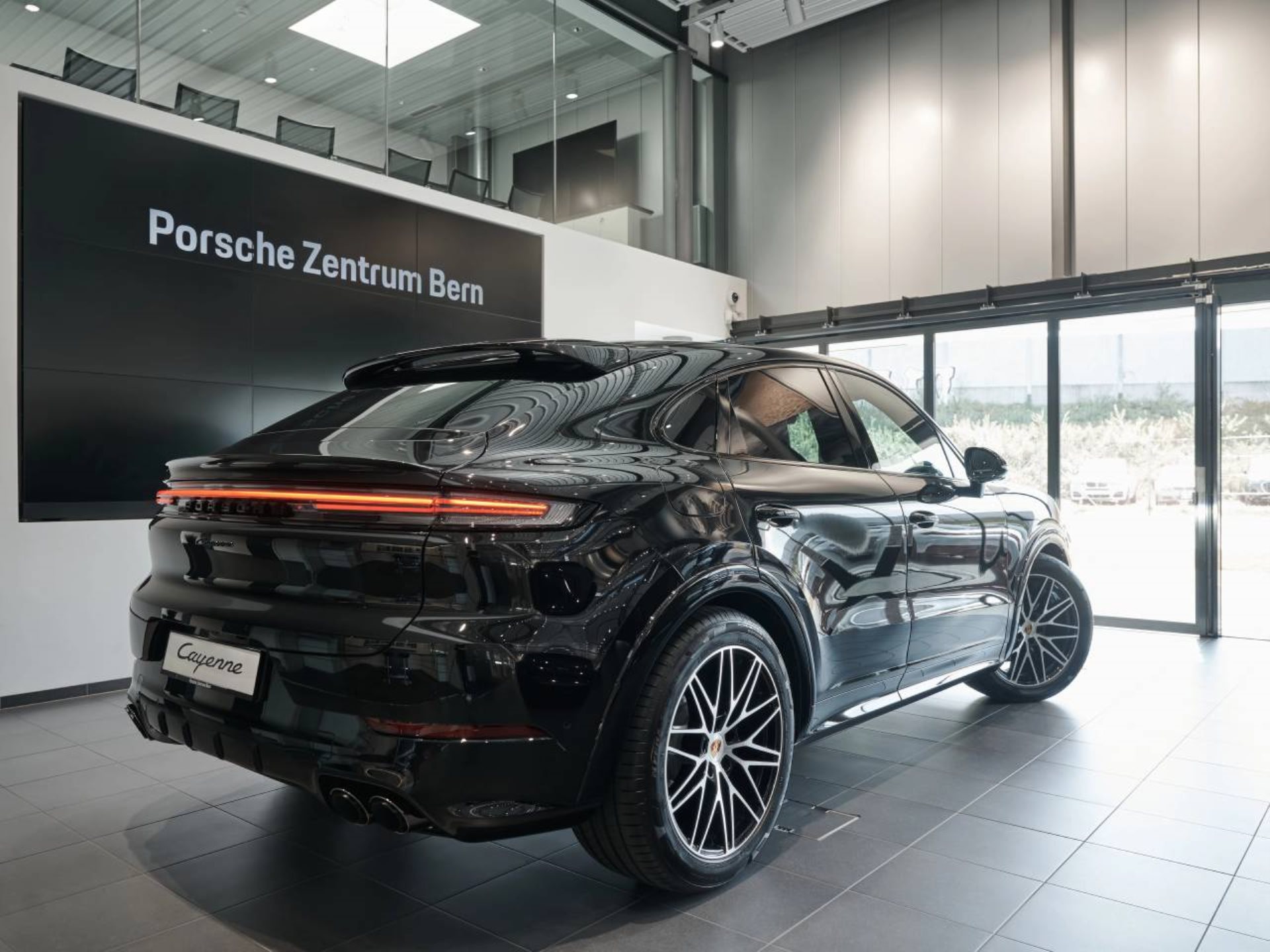 PORSCHE Cayenne Coupé Black Edition-image-2