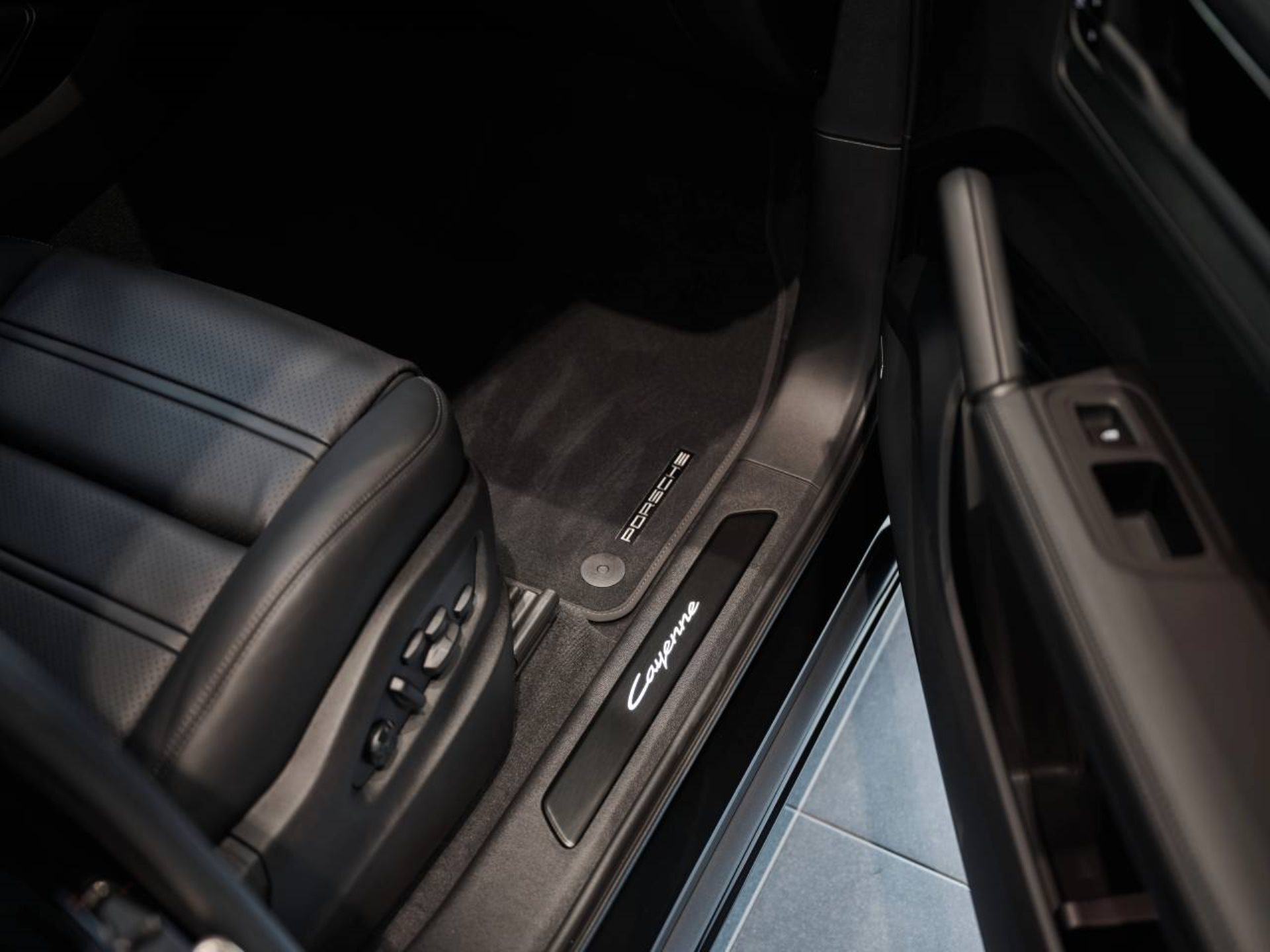 PORSCHE Cayenne Coupé Black Edition-image-22